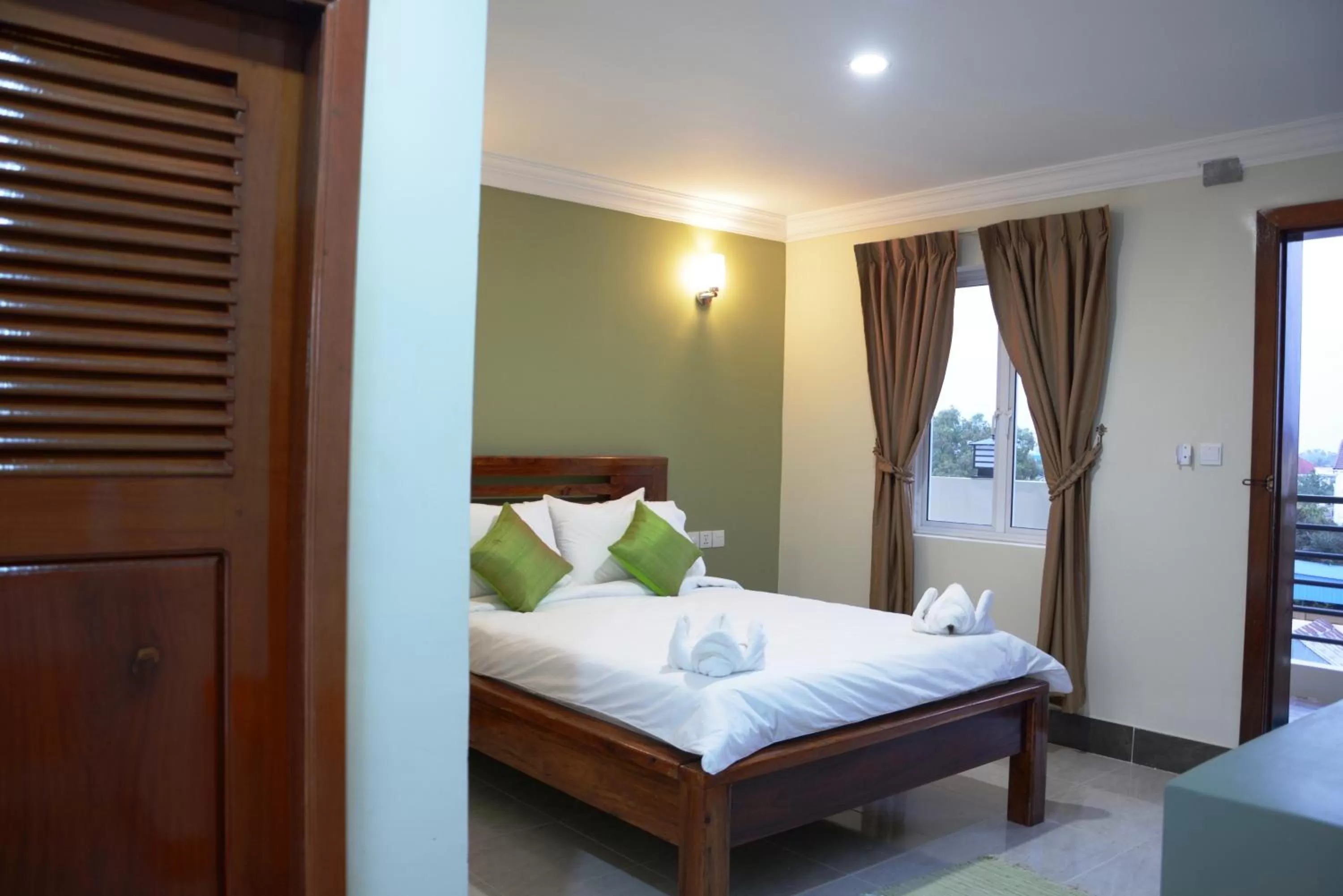 Bedroom, Bed in Neakru Guesthouse and Restaurant