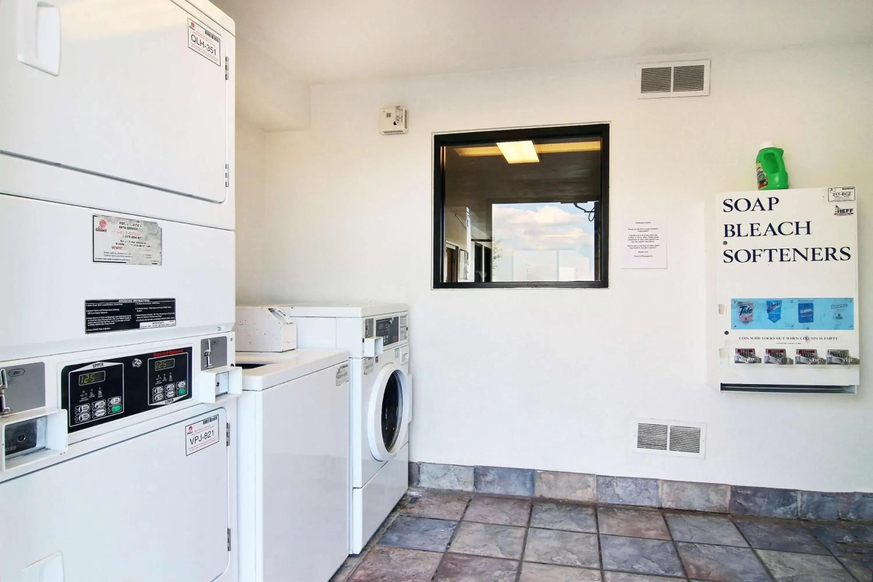 laundry, Kitchen/Kitchenette in Motel 6-Lubbock, TX
