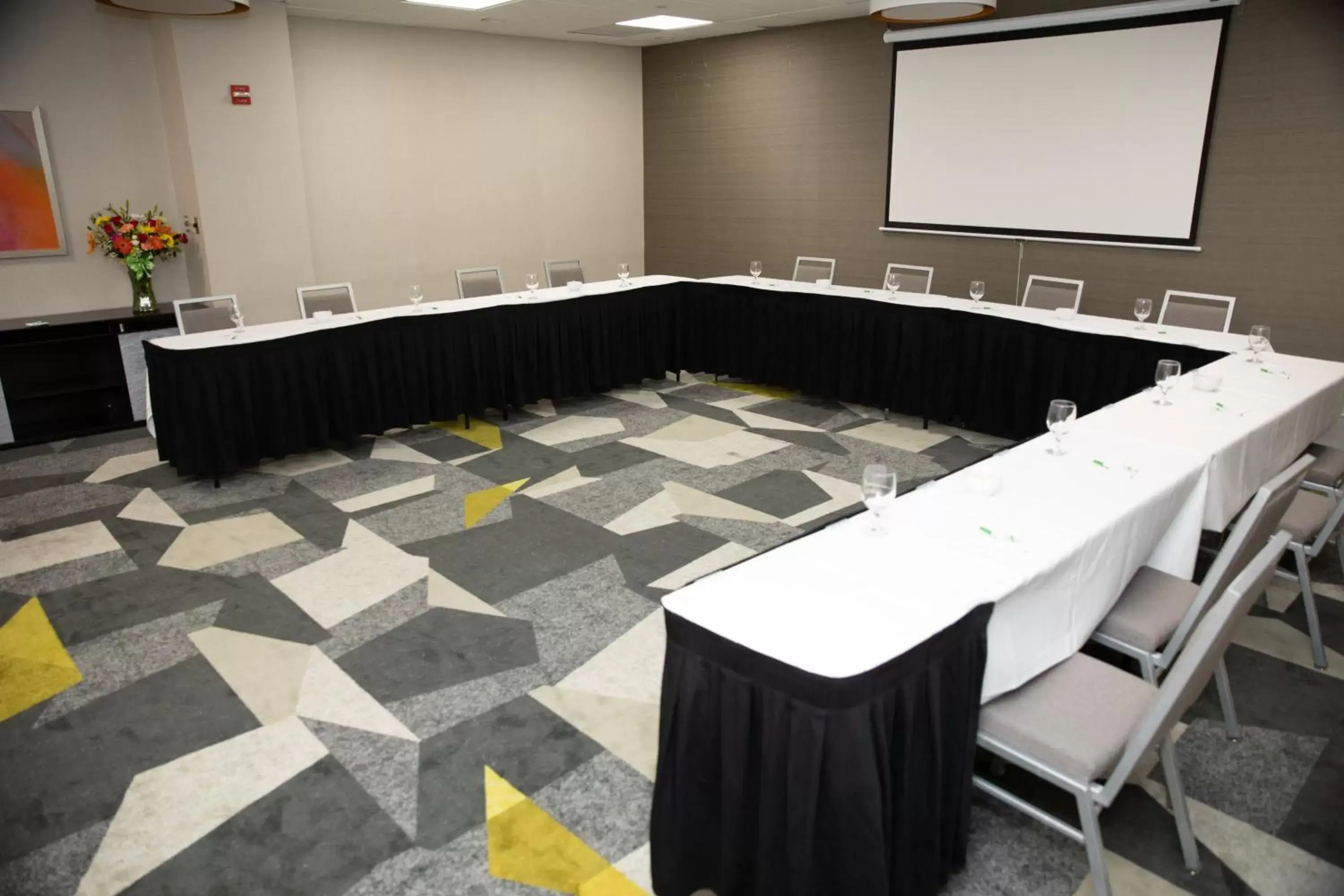 Meeting/conference room in Holiday Inn Houston Hobby Airport, an IHG Hotel