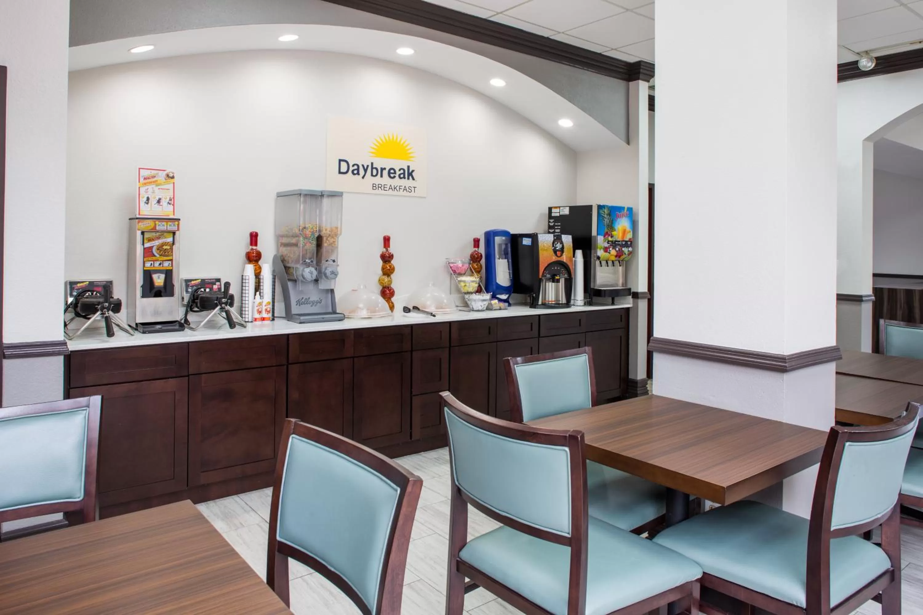Continental breakfast in Days Inn & Suites by Wyndham Orlando Airport