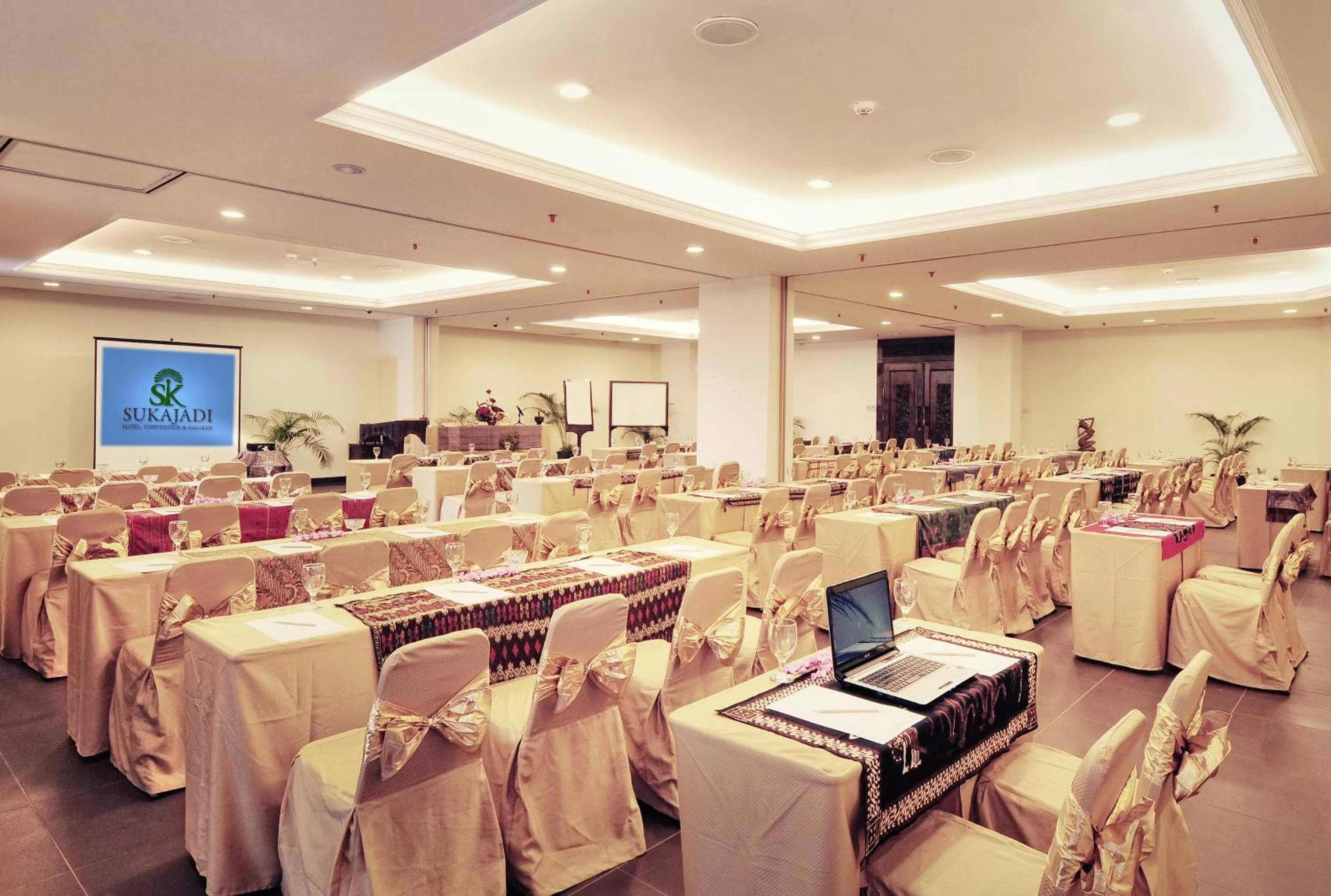 Business facilities in Sukajadi Hotel, Convention and Gallery