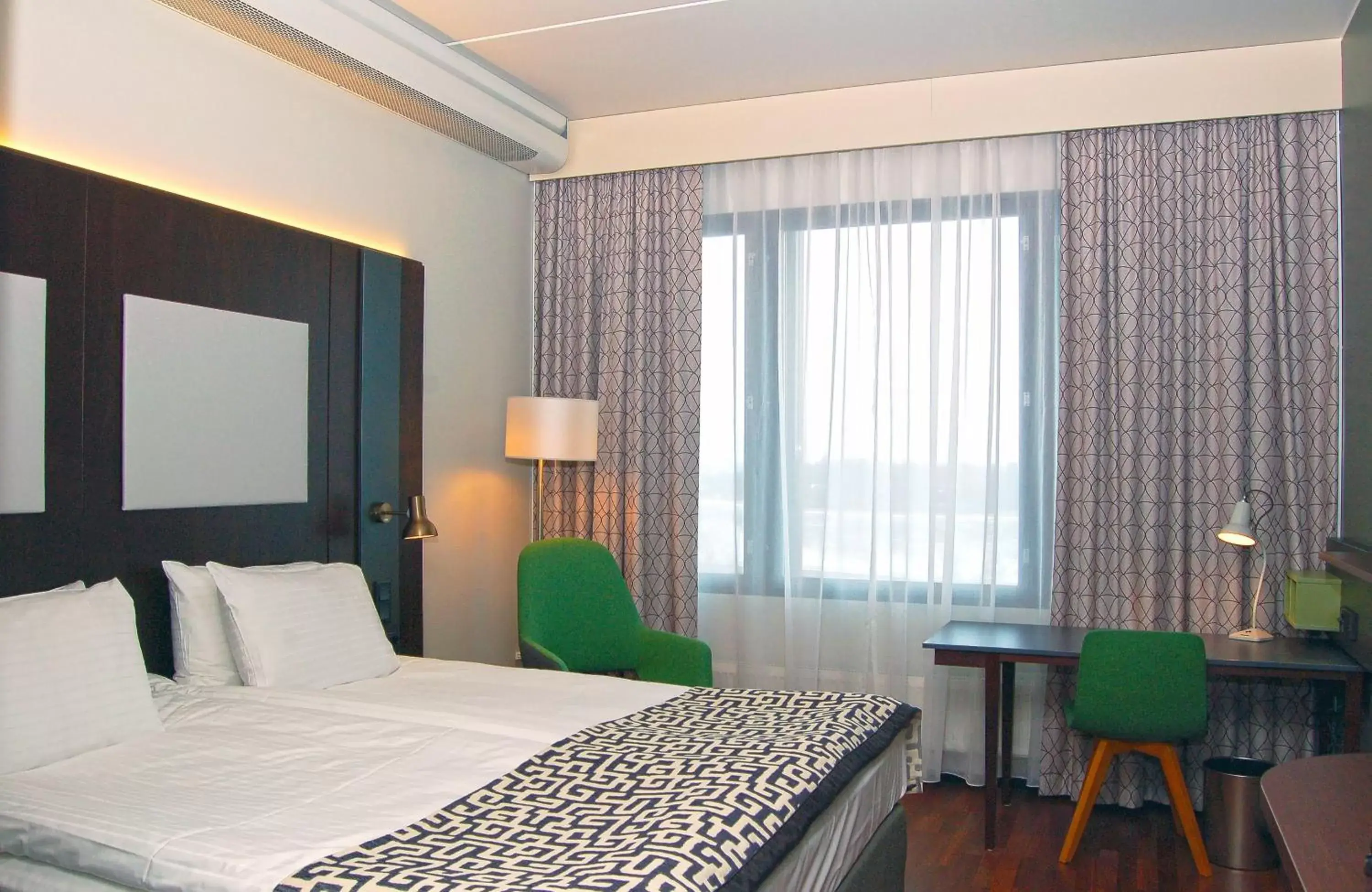 Photo of the whole room, Bed in Holiday Inn Helsinki West - Ruoholahti, an IHG Hotel