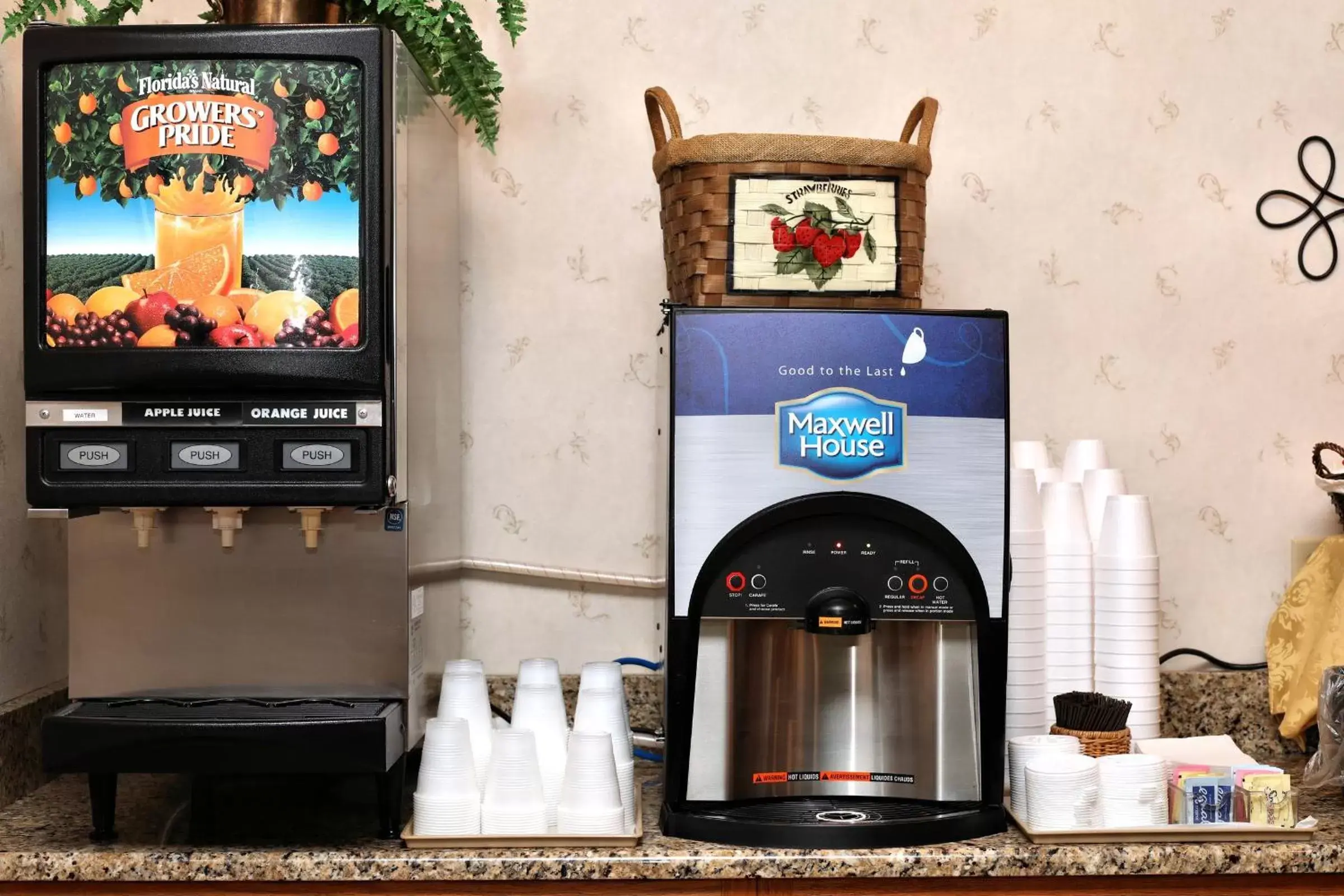 Coffee/tea facilities in Lancaster Inn & Suites