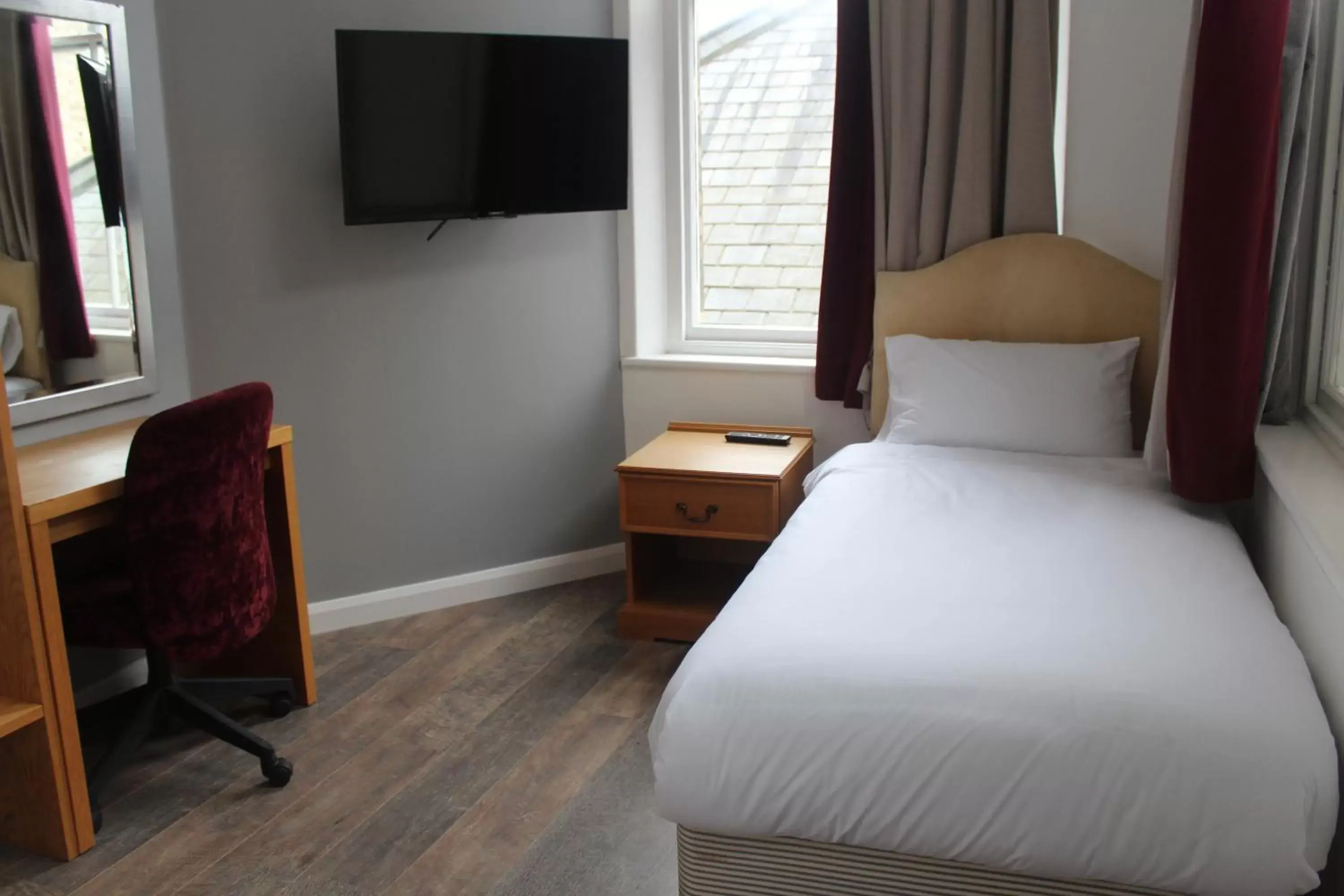Small Single Room - single occupancy in Park Hotel & Apartments