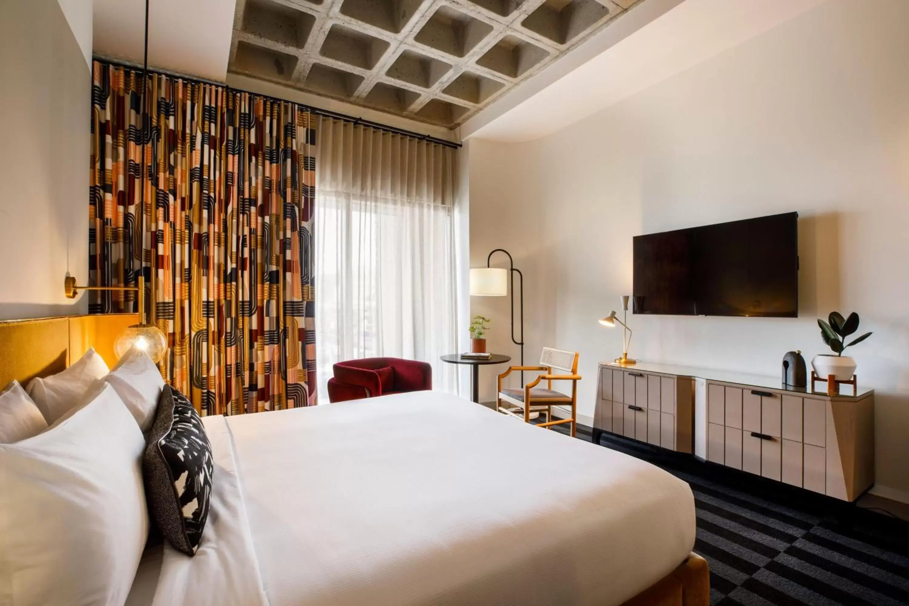 Deluxe King Room with City View in Hotel Indy, Indianapolis, a Tribute Portfolio Hotel Deluxe King Room with City View in Hotel Indy, Indianapolis, a Tribute Portfolio Hotel