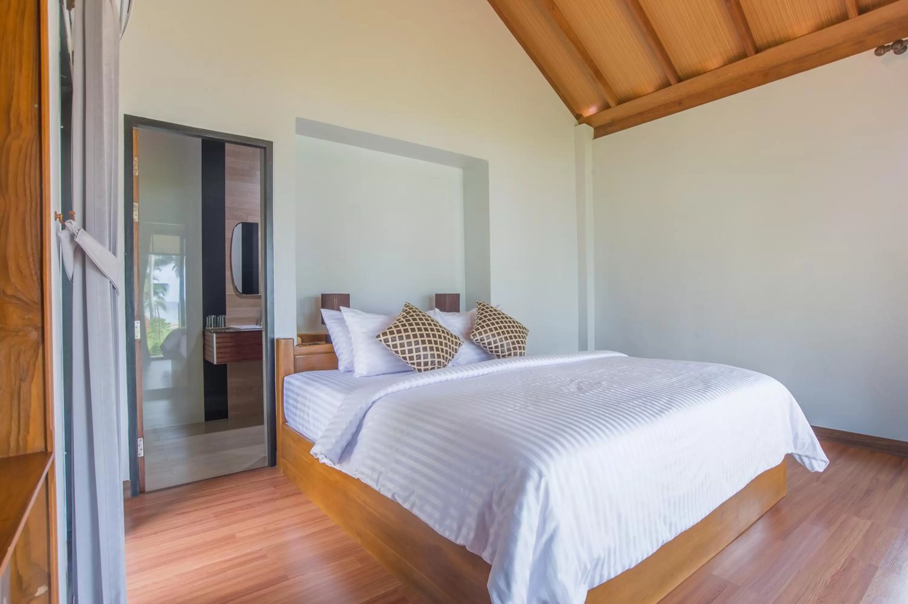 Bedroom, Bed in Medee Resort