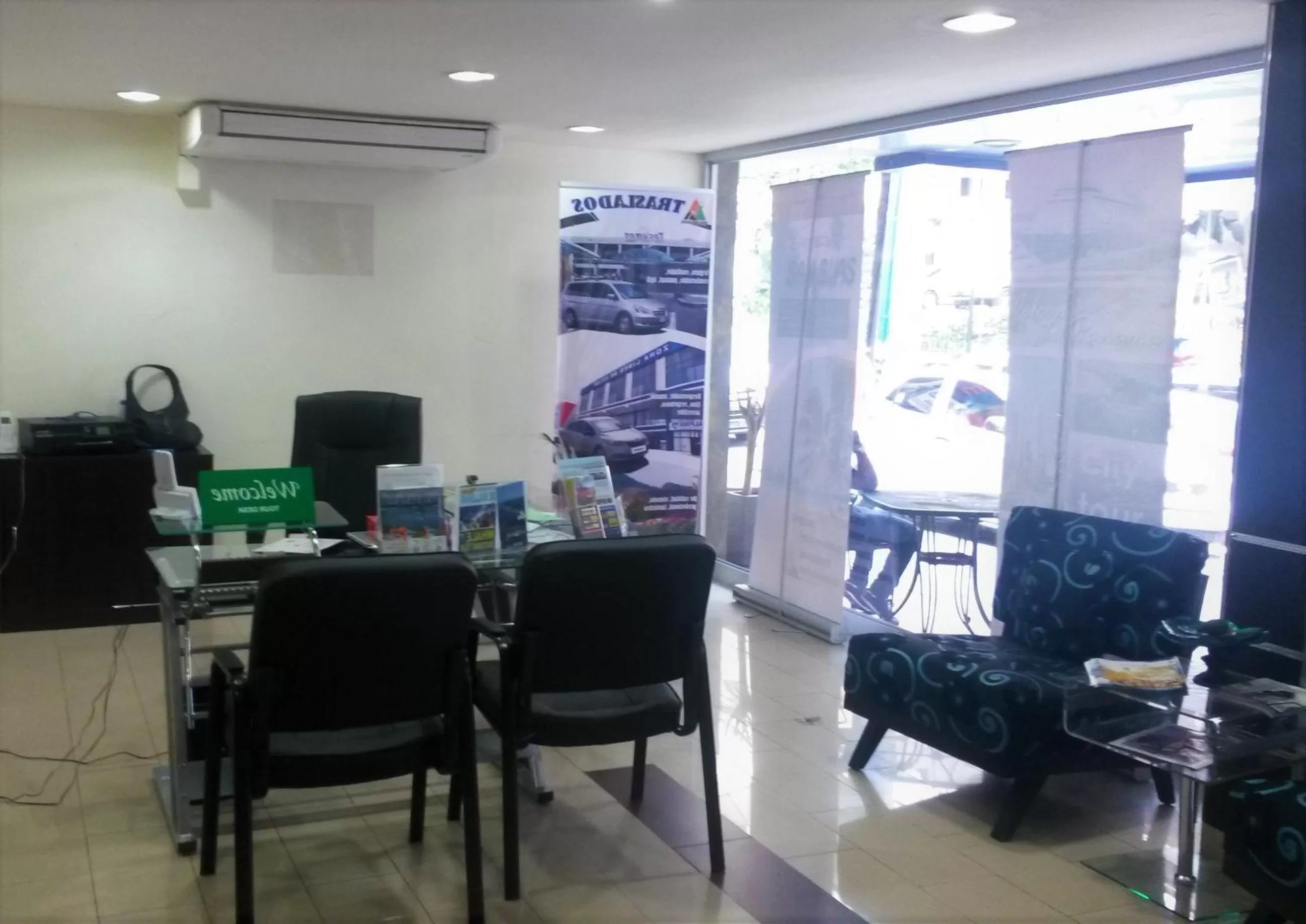 Living room in Metro Hotel Panama