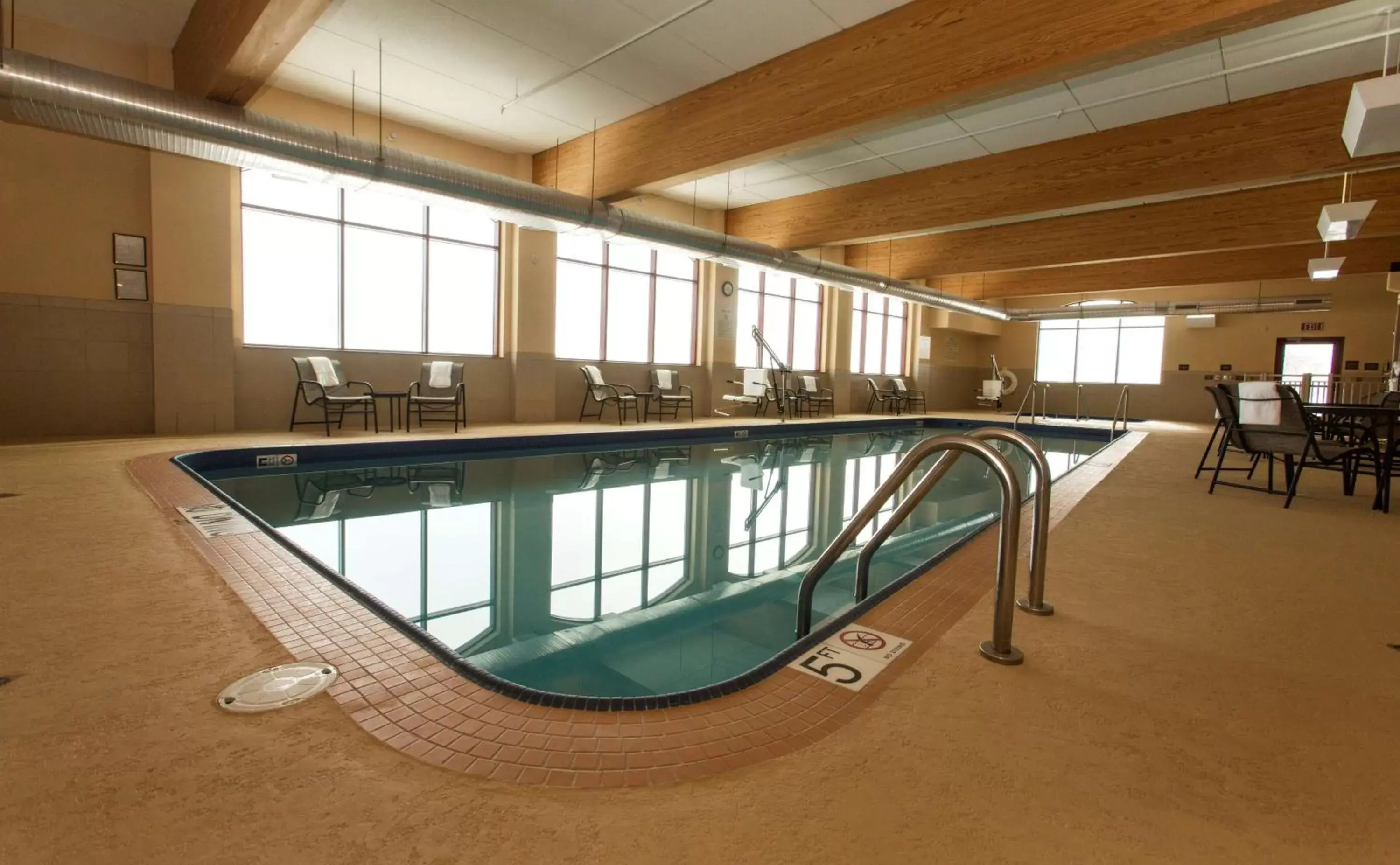 Pool view, Swimming Pool in Hampton Inn Marquette-Waterfront