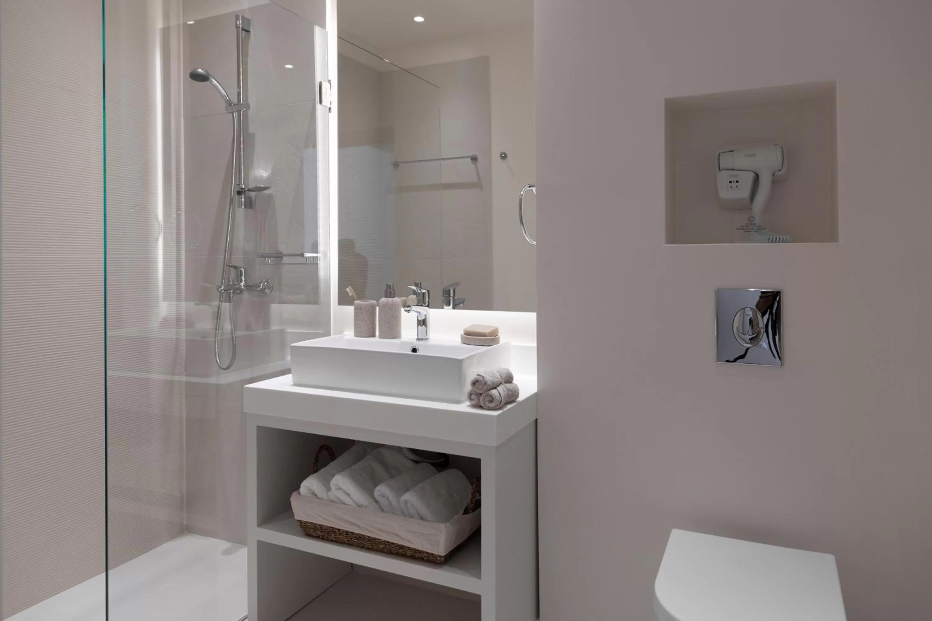 Bathroom in Gallery Suites & Residences Piraeus