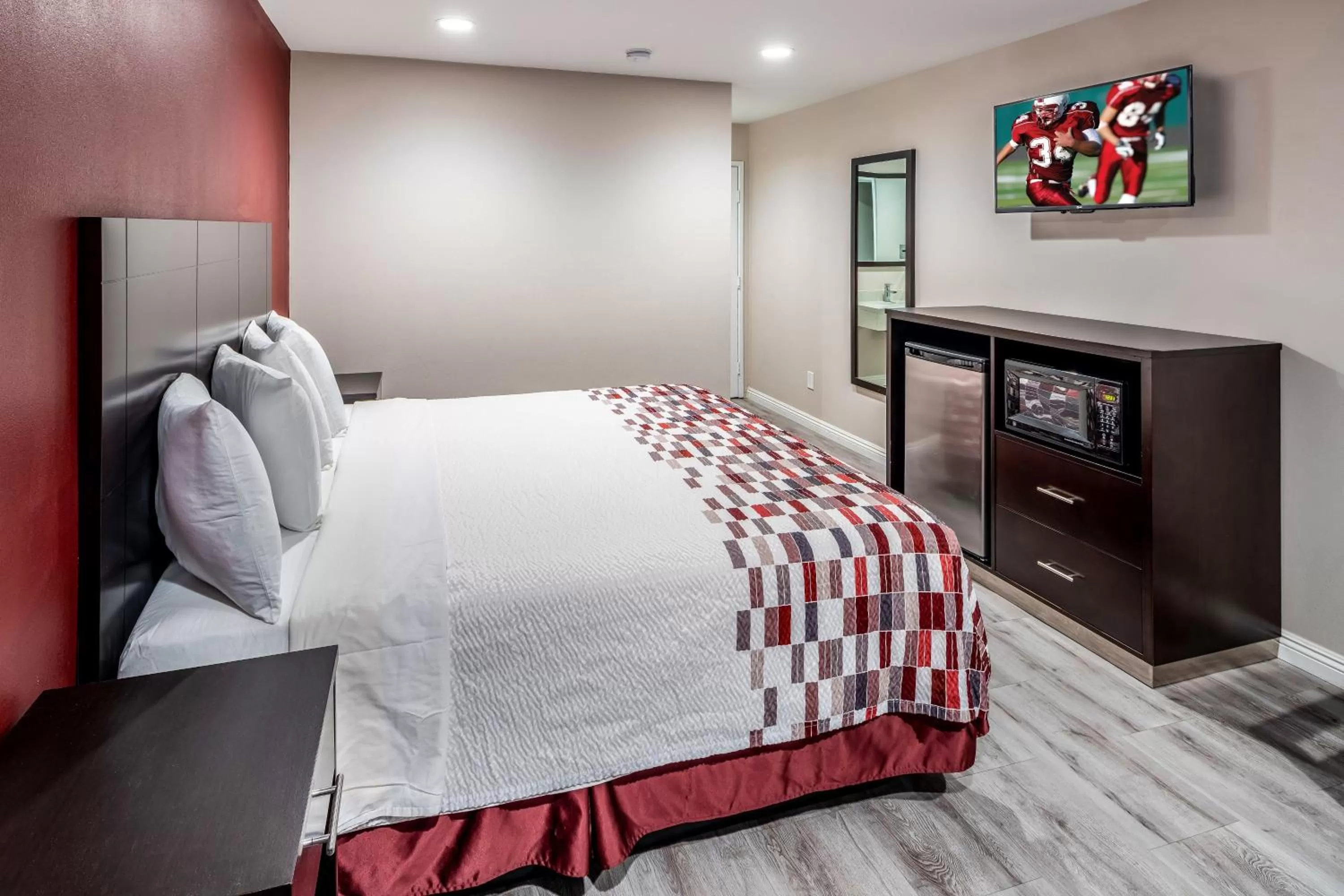 Photo of the whole room, Bed in Red Roof Inn St George, UT - Convention Center