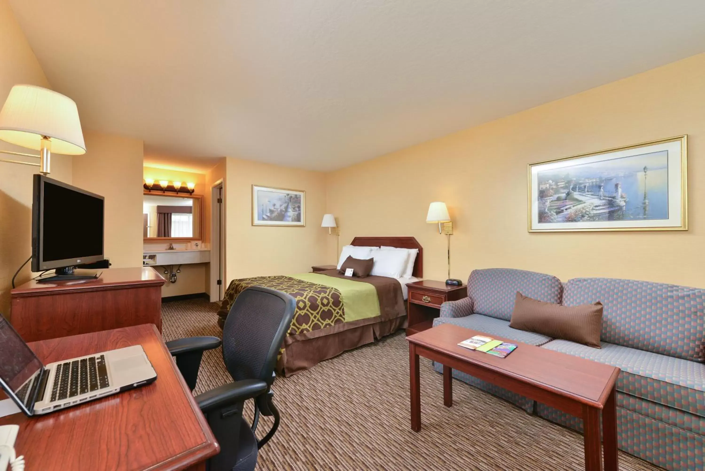 Photo of the whole room, TV/Entertainment Center in Americas Best Value Inn San Jose