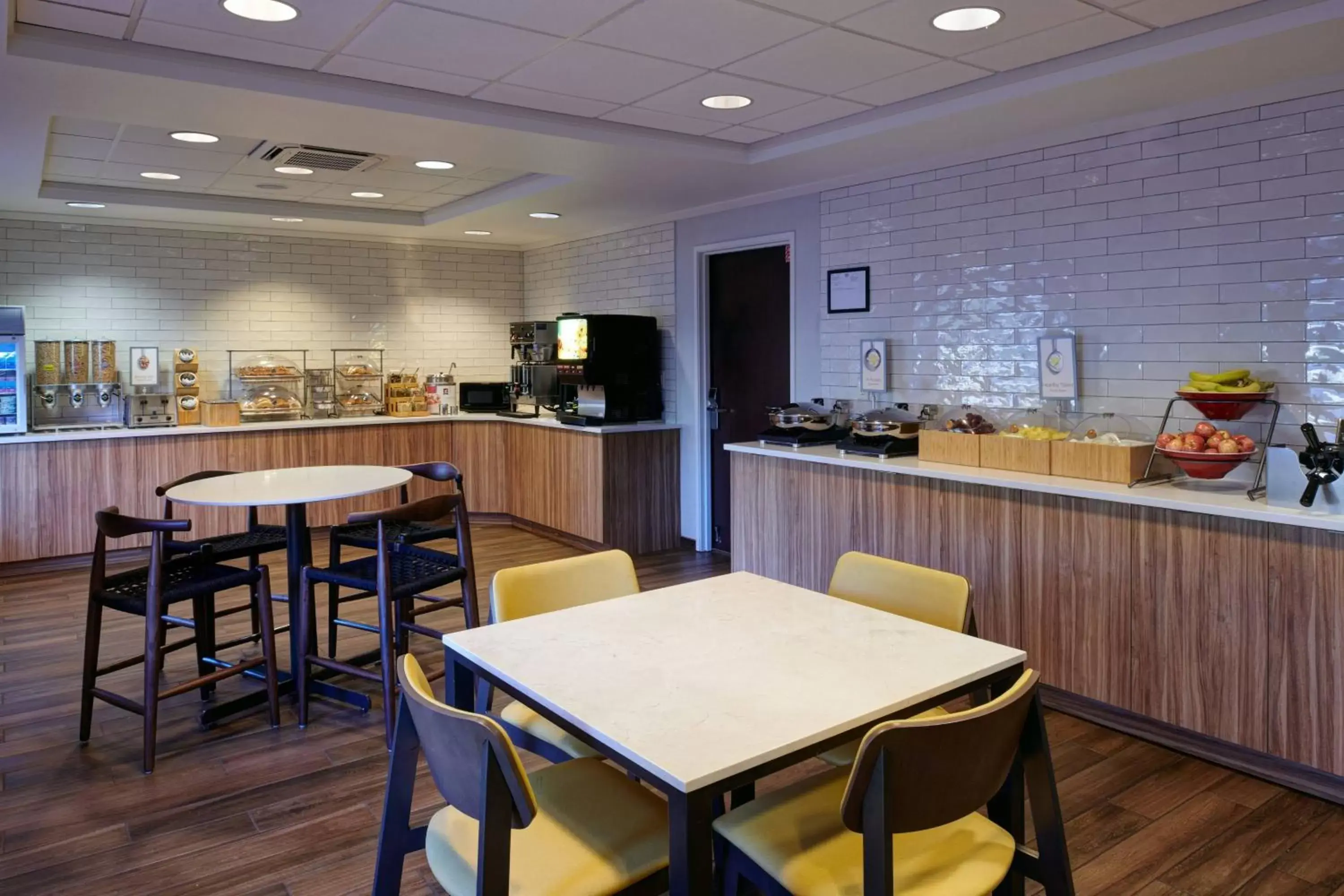 Breakfast, Restaurant/Places to Eat in Fairfield Inn & Suites Detroit Livonia