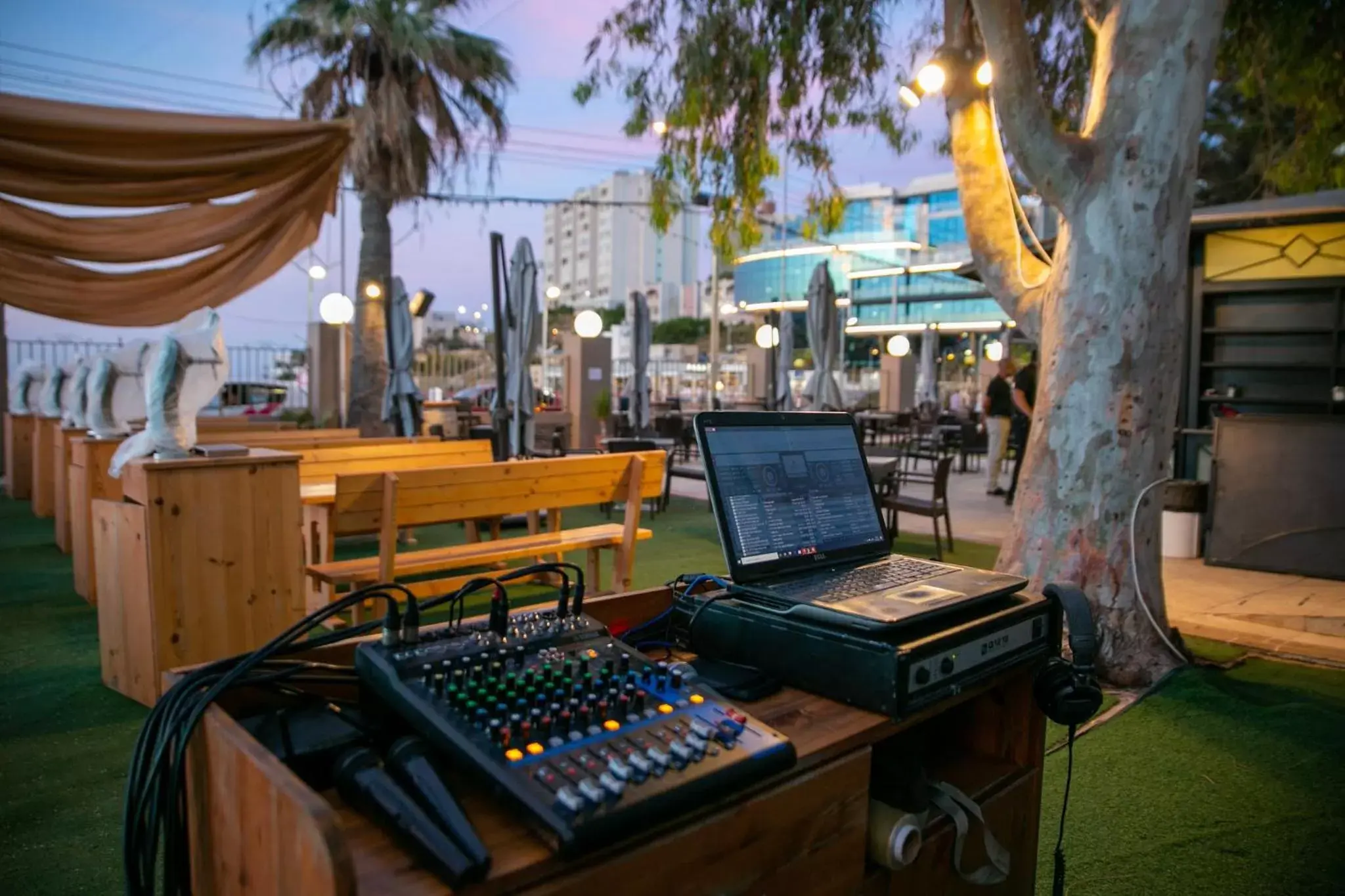 Nightclub / DJ in Beach Garden Hotel