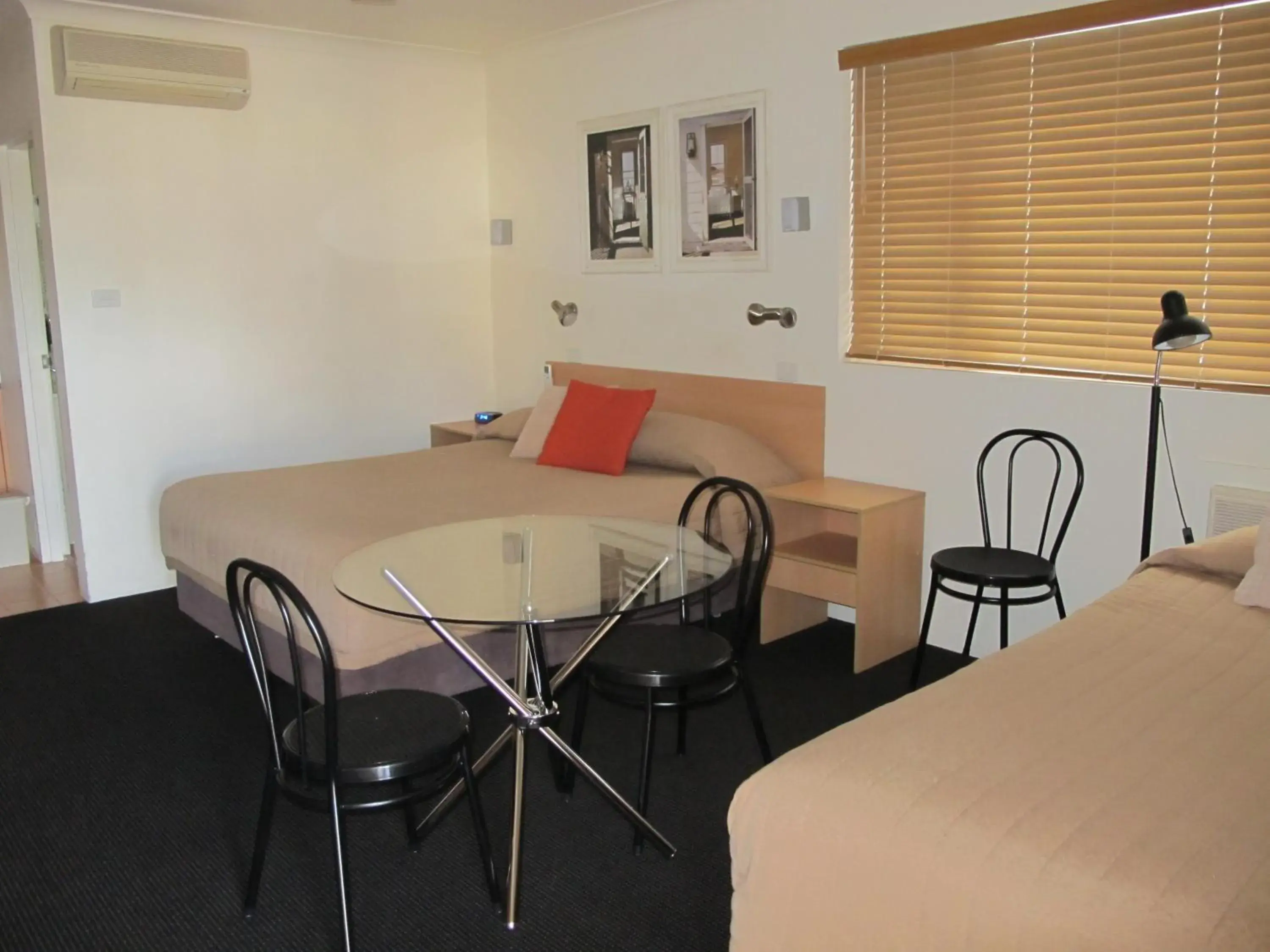 Photo of the whole room, Dining Area in Aston Hill Motor Lodge