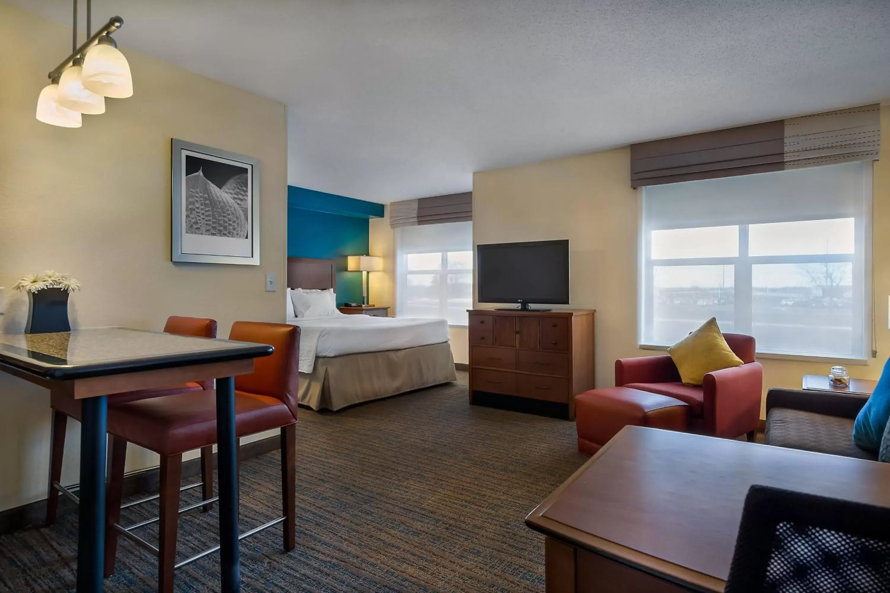 Photo of the whole room, Seating Area in Residence Inn by Marriott Madison West/Middleton