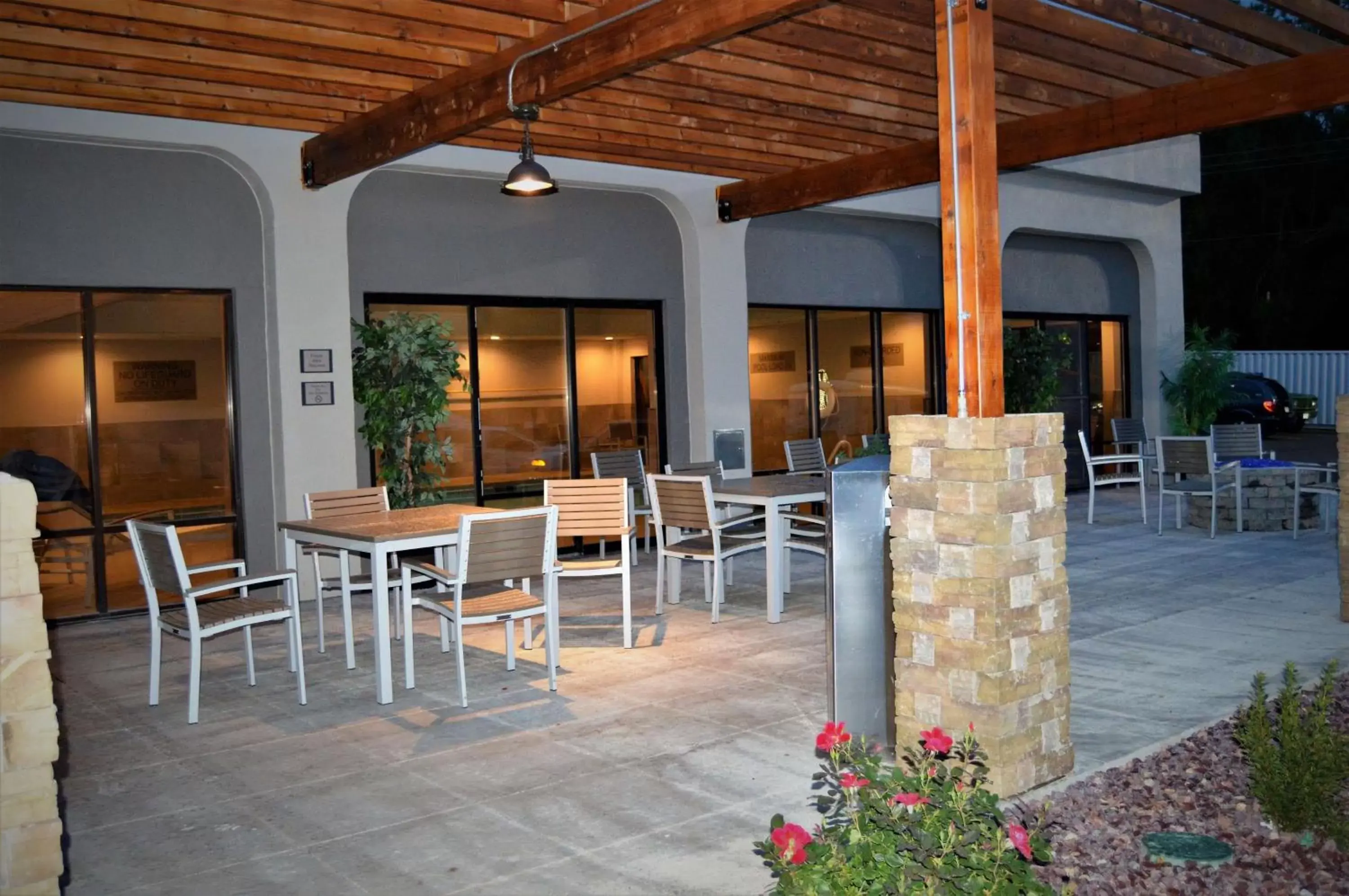 Patio, Restaurant/Places to Eat in Country Inn & Suites by Radisson, La Crosse, WI