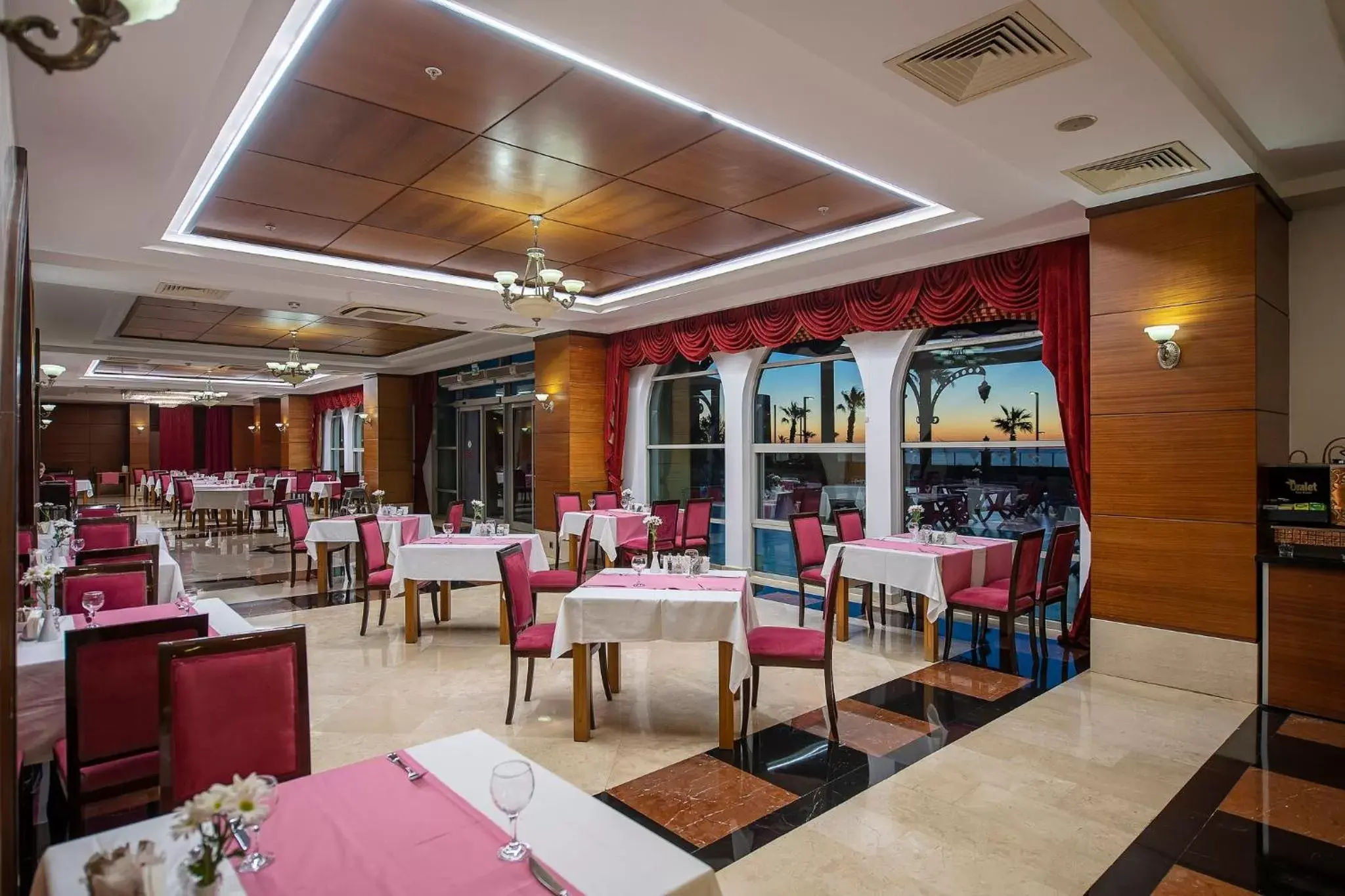 Restaurant/Places to Eat in Crowne Plaza Antalya, an IHG Hotel