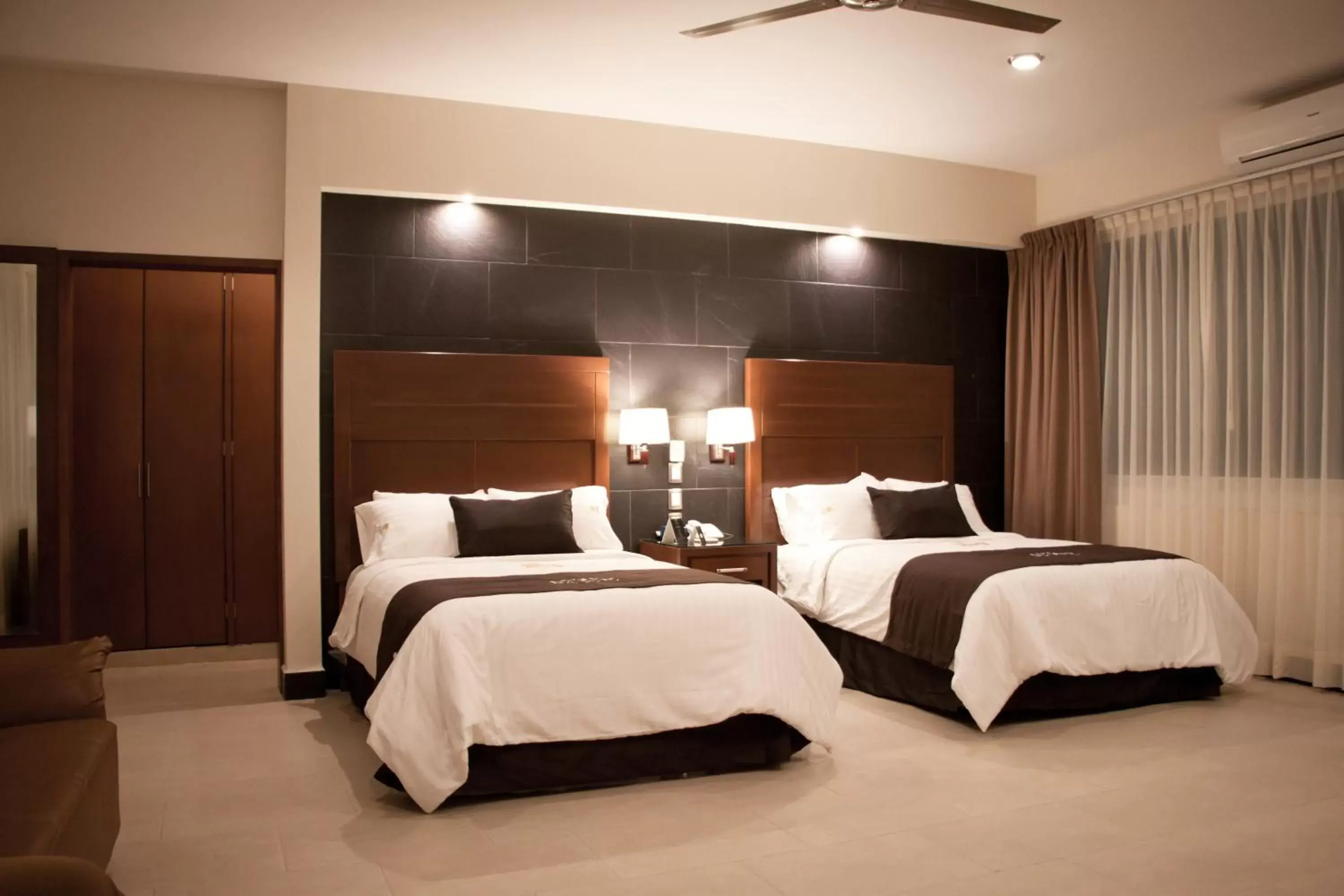 Bed in Hotel Ecce Inn & Spa