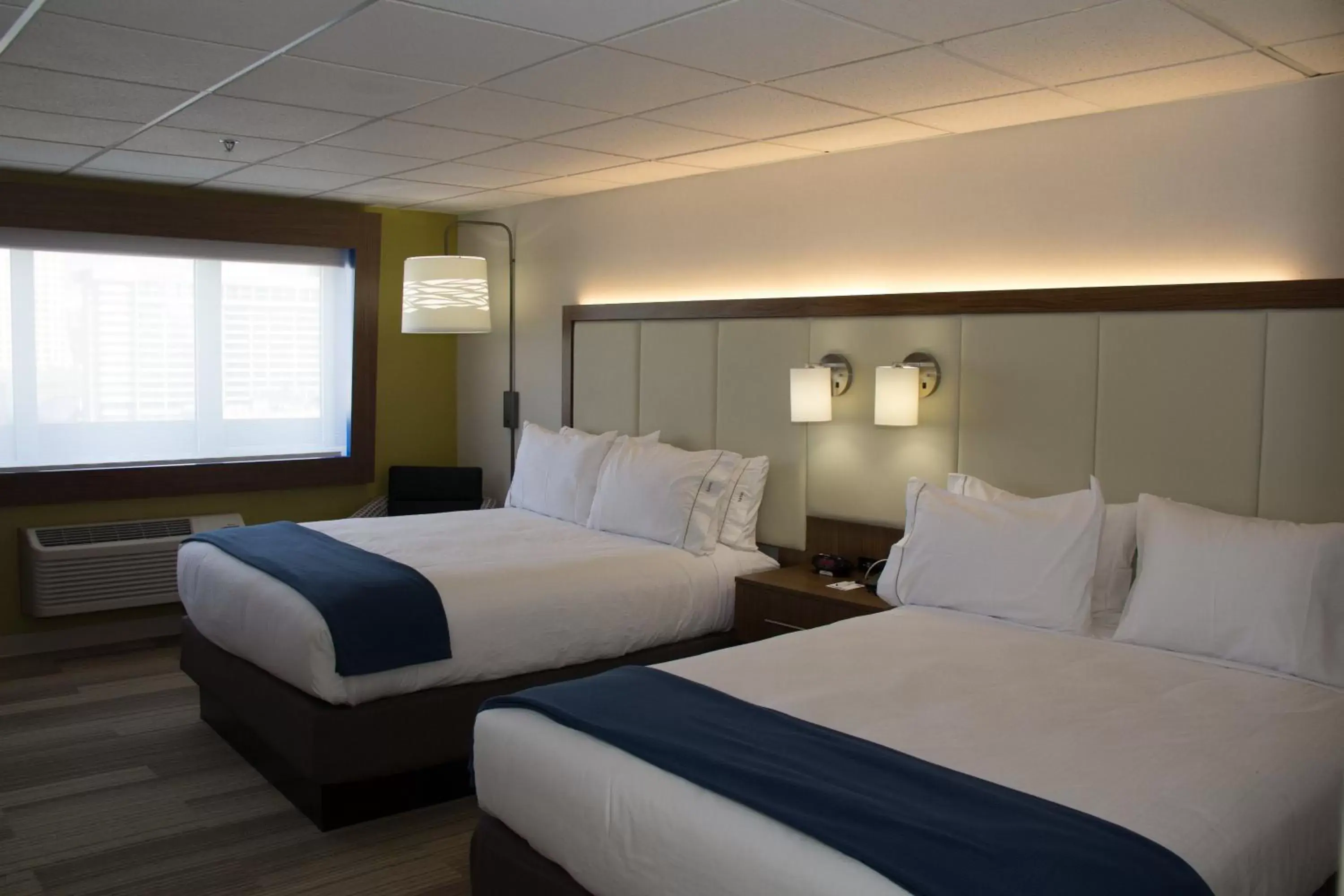 Photo of the whole room, Bed in Holiday Inn Express Salt Lake City Downtown, an IHG Hotel