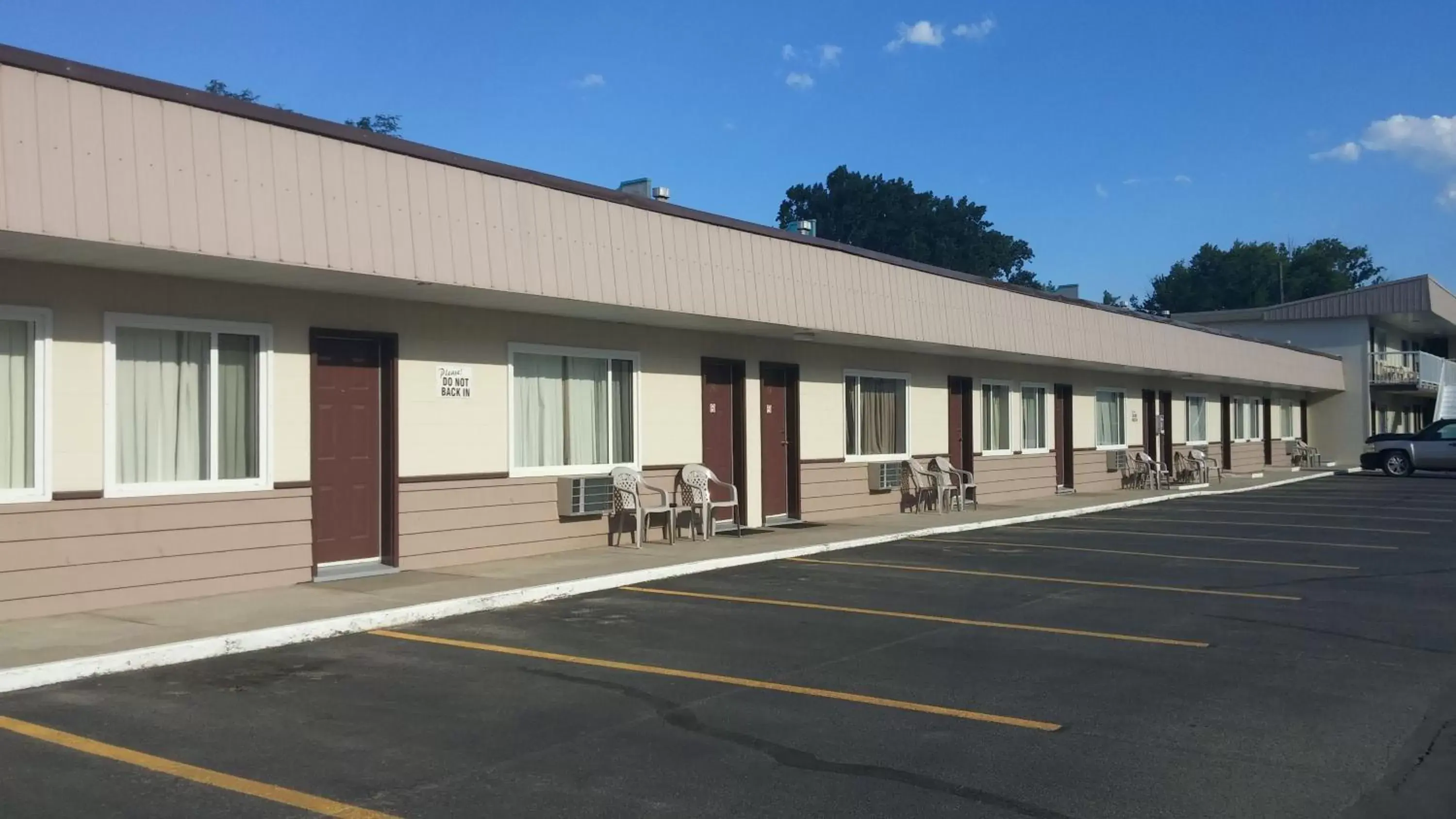 Facade/entrance, Property Building in Shoreline Resort Condominiums