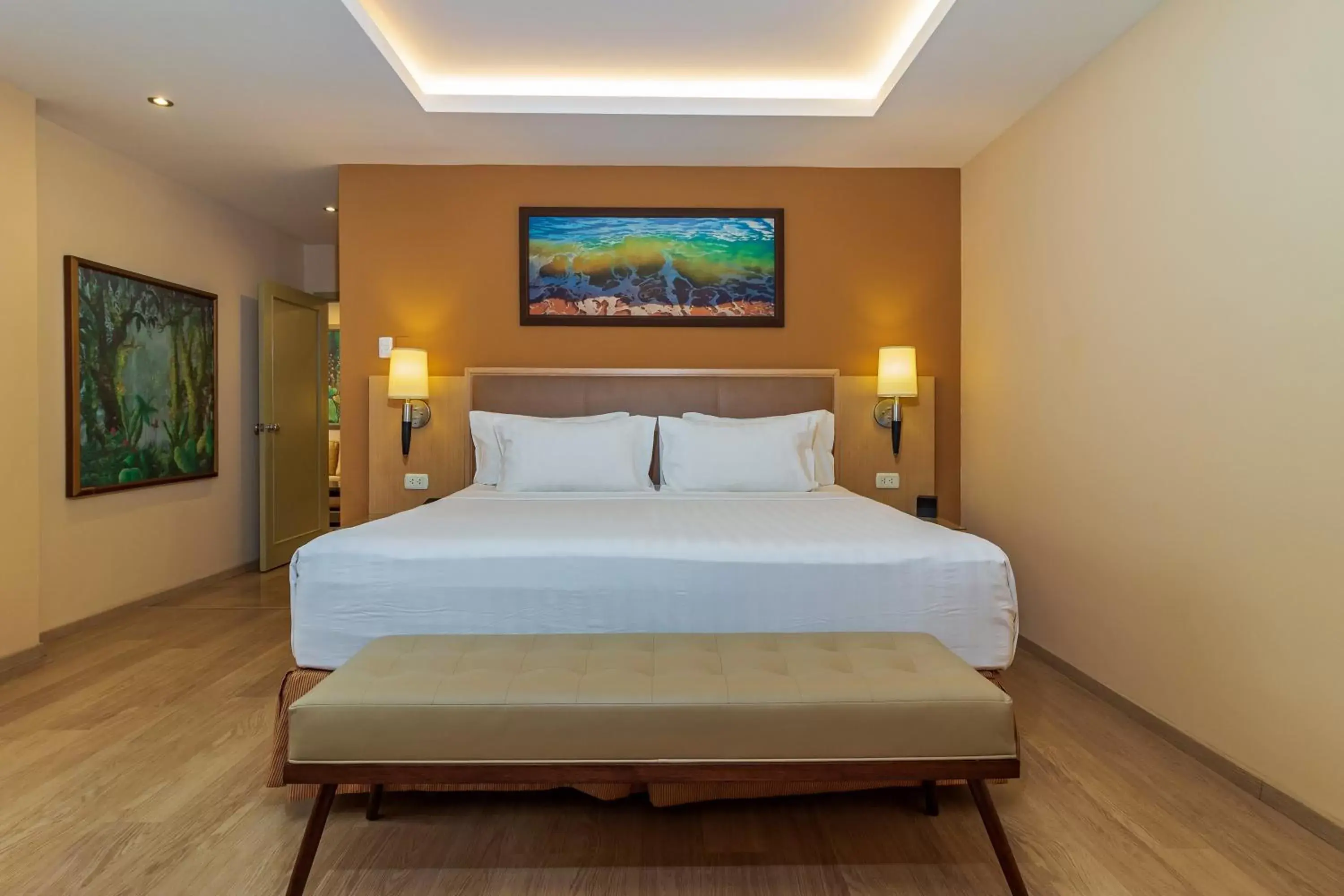 Bedroom, Bed in Grand Hotel Guayaquil, Ascend Hotel Collection