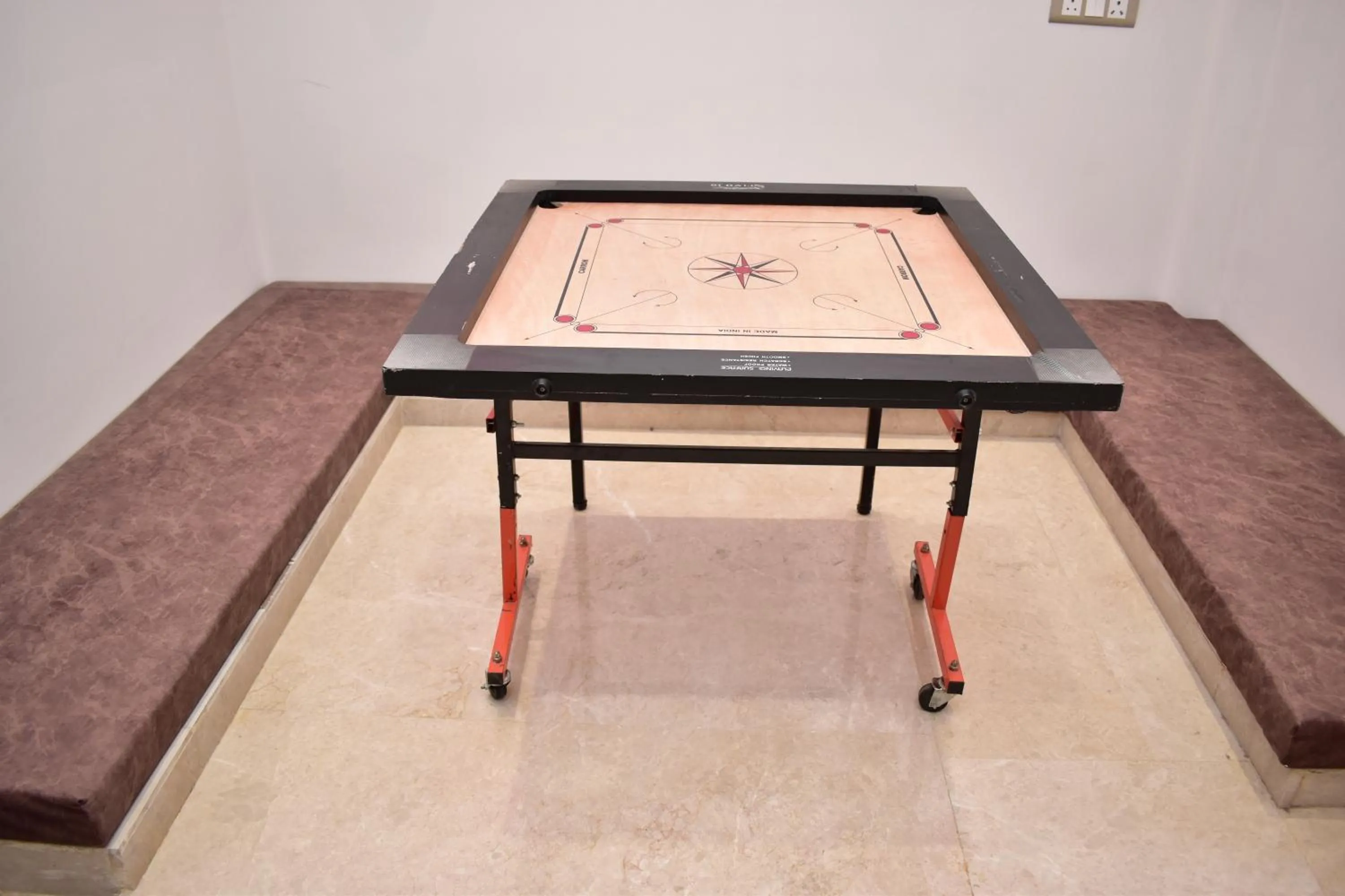 Game Room in Qotel Comfort Ashok Vihar - Near Delhi University