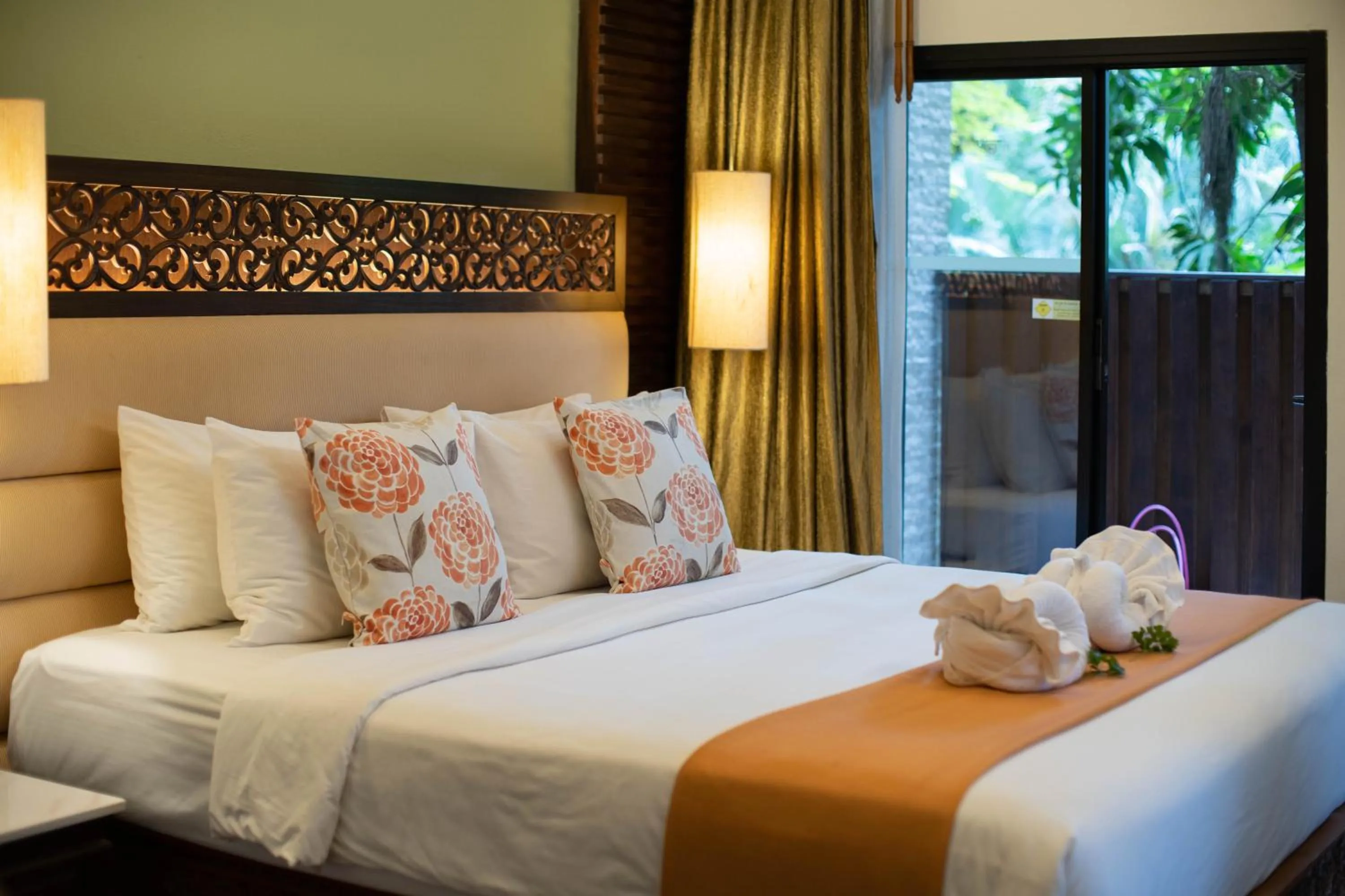 Bedroom, Bed in Peach Hill Resort - SHA Extra Plus