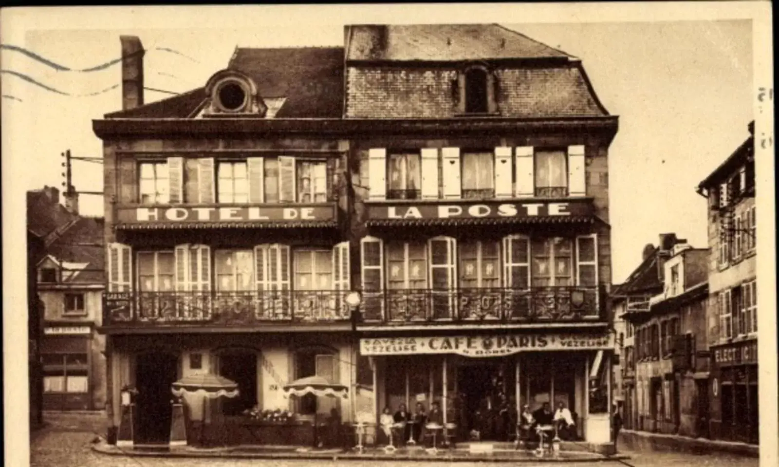 Property Building in Hotel De La Poste