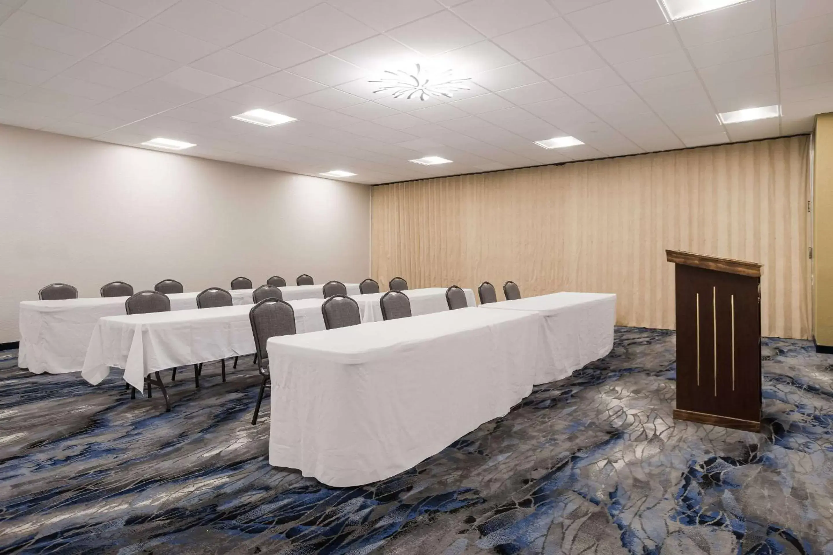 Meeting/conference room in Clarion Pointe Sylva near Cherokee Area