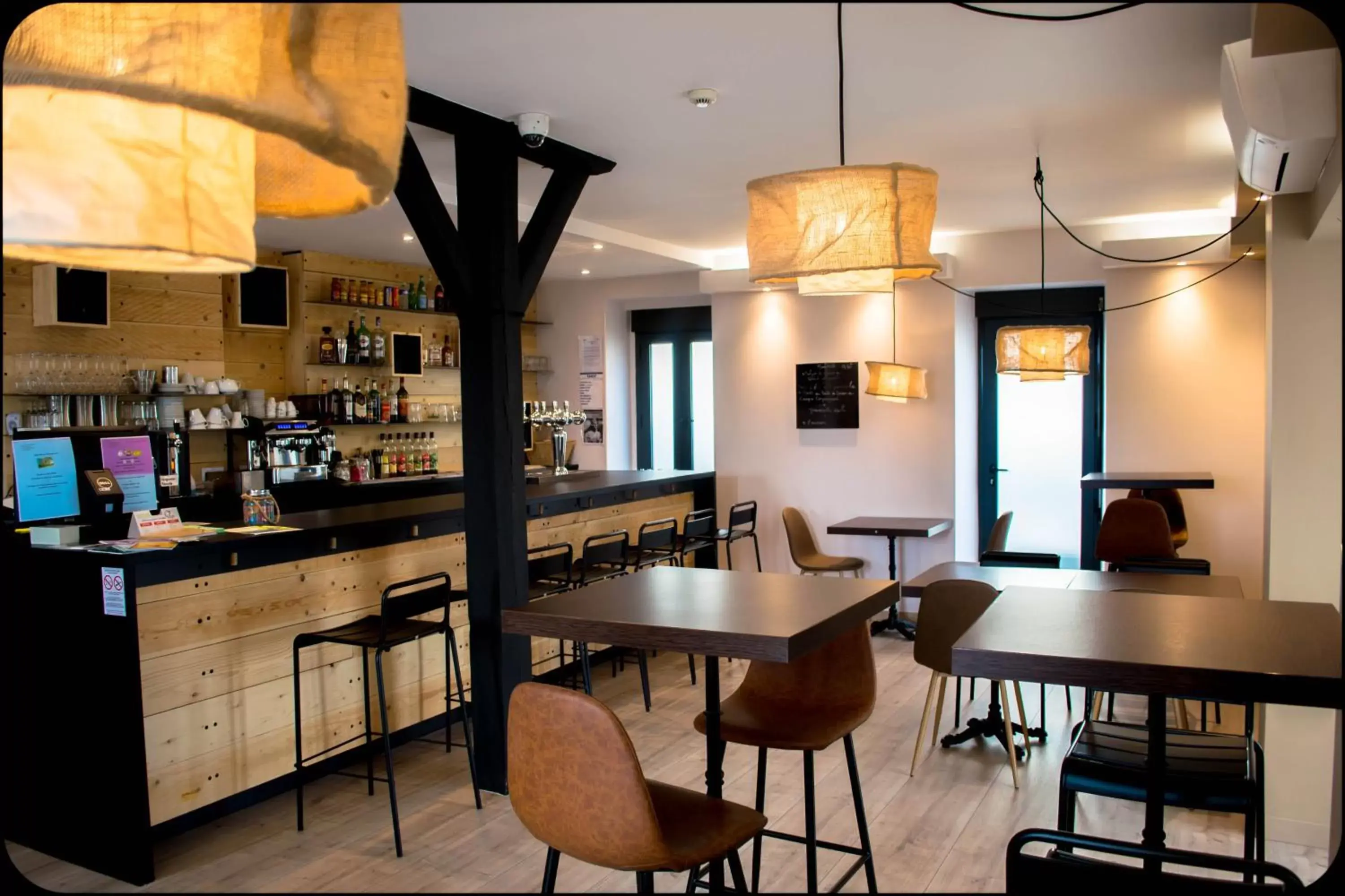 Lounge or bar in Logis Hôtel La Bastide des Oliviers Lounge or bar in Logis Hôtel La Bastide des Oliviers