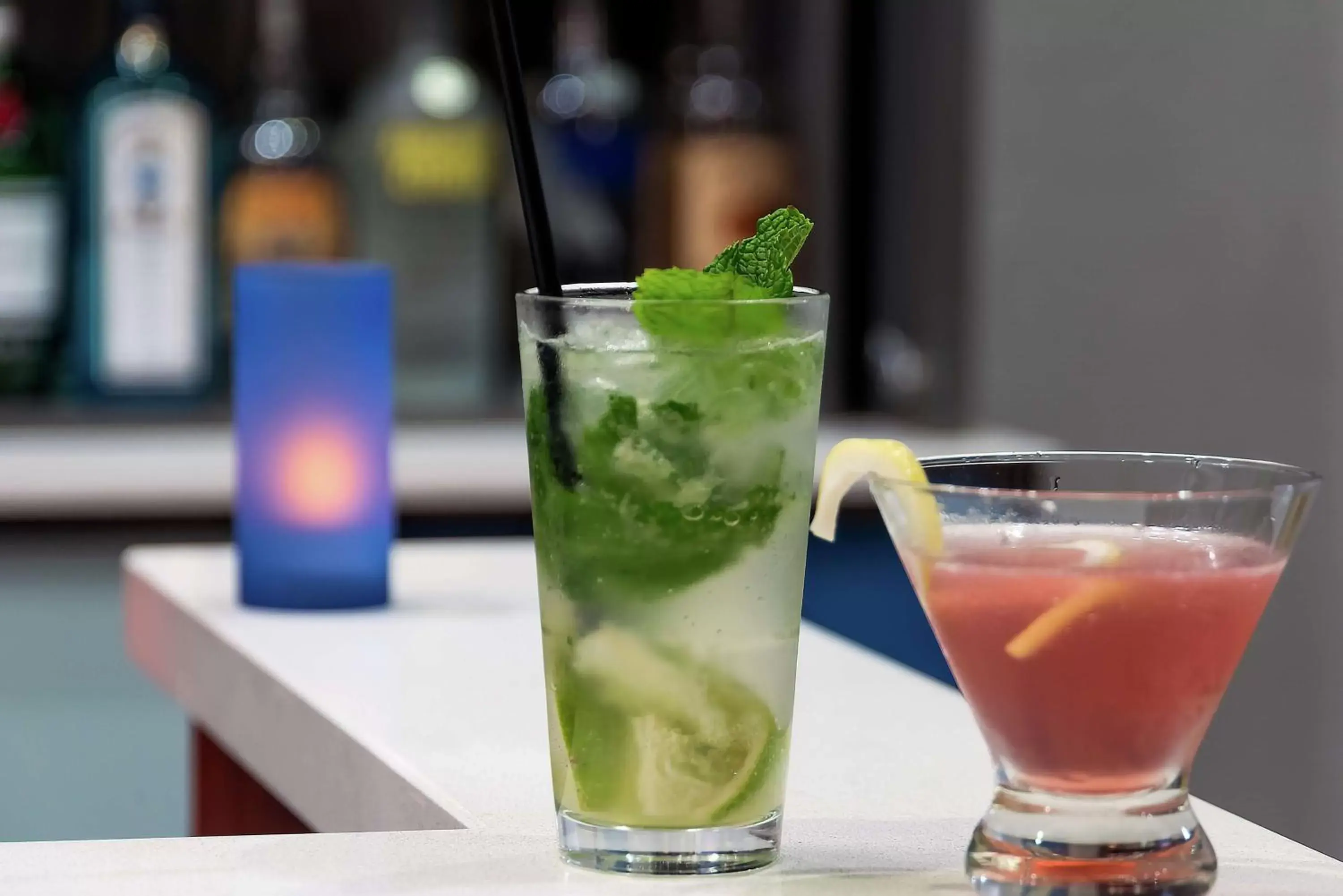 Lounge or bar, Drinks in Hampton Inn & Suites Orlando Airport at Gateway Village