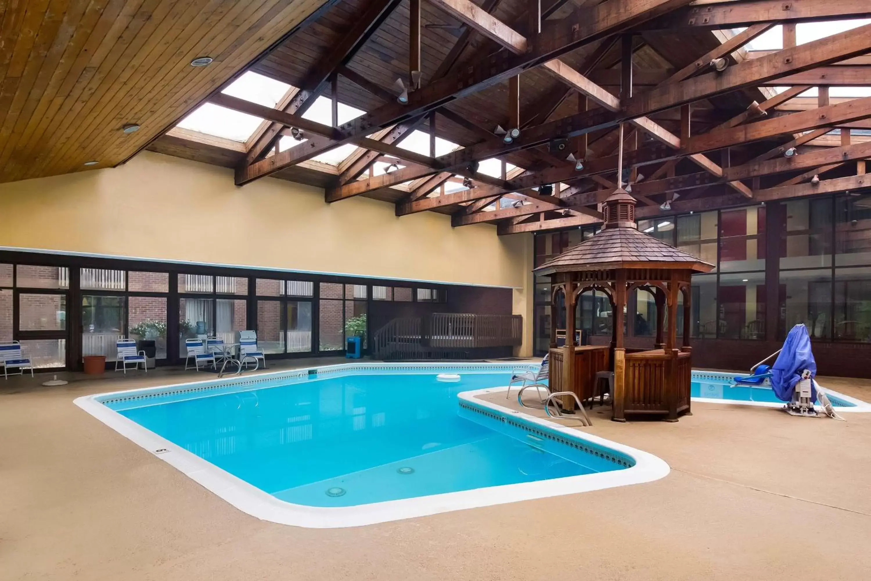 Pool view, Swimming Pool in Best Western Braddock Inn