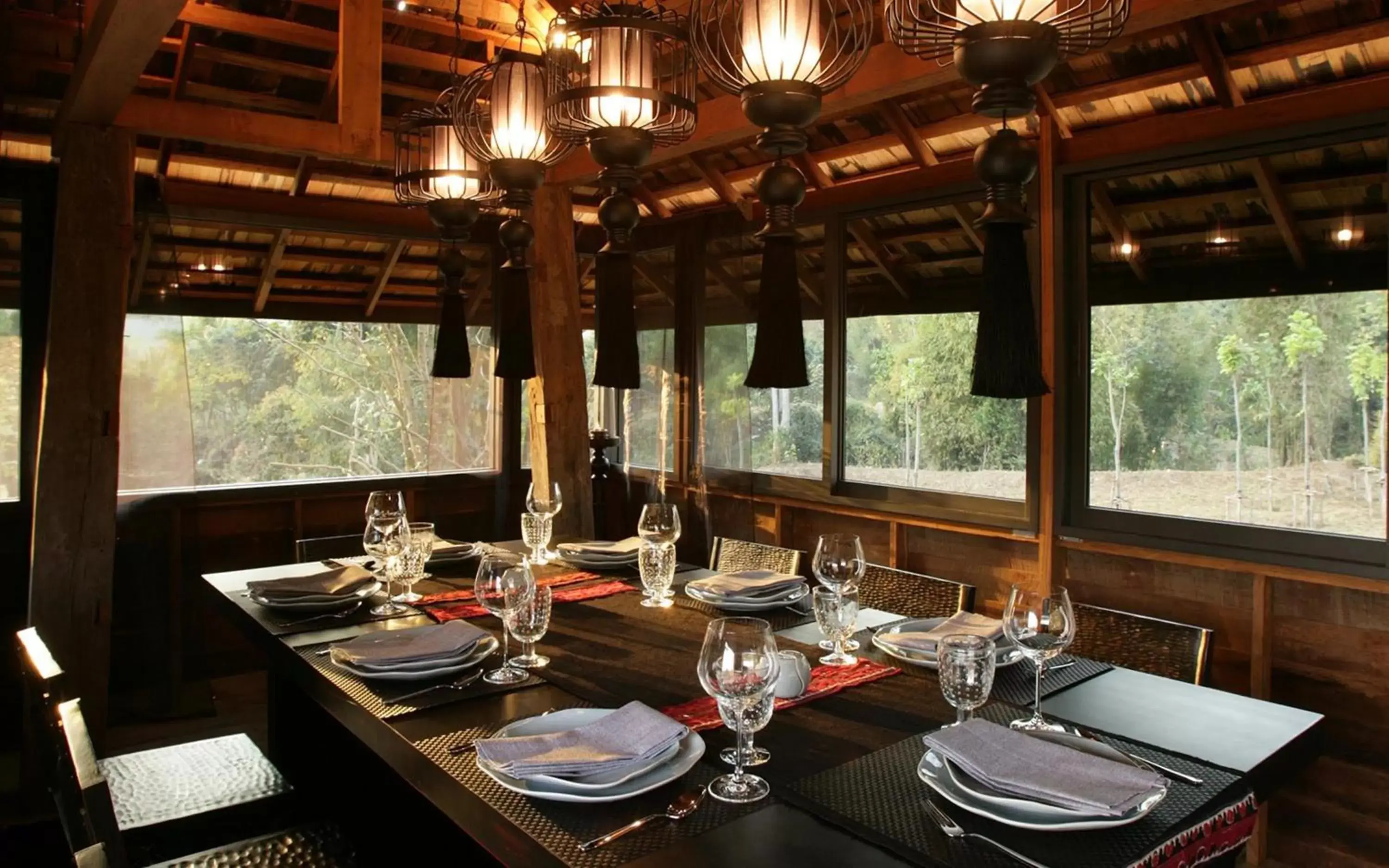 Restaurant/Places to Eat in Veranda High Residence