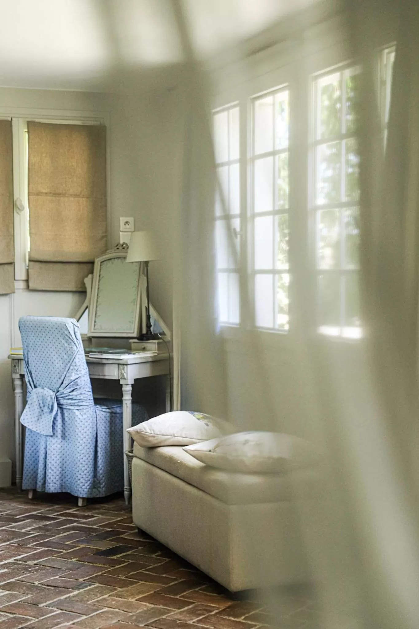 Seating area in Domaine de Bellevue, The Originals Relais