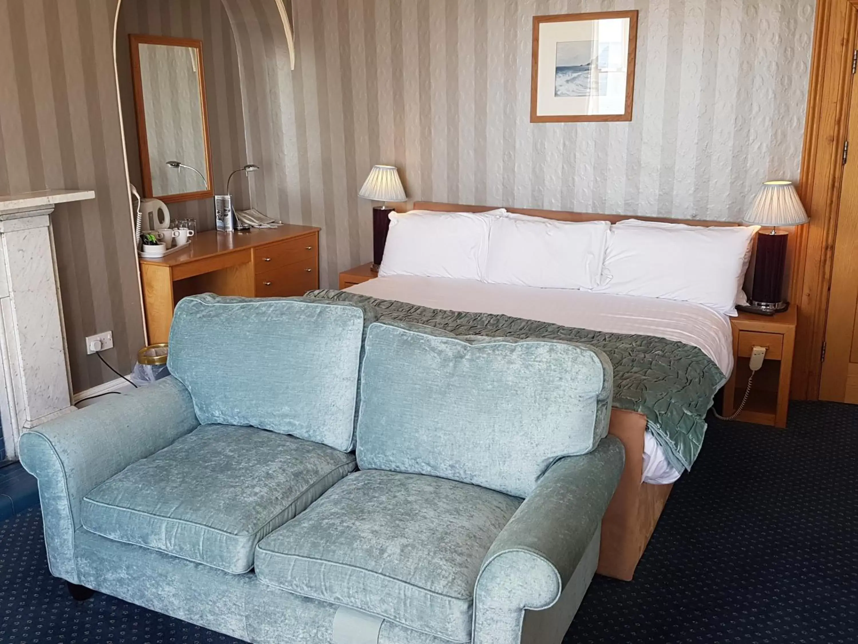 Bed in Gwesty'r Marine Hotel & Spa