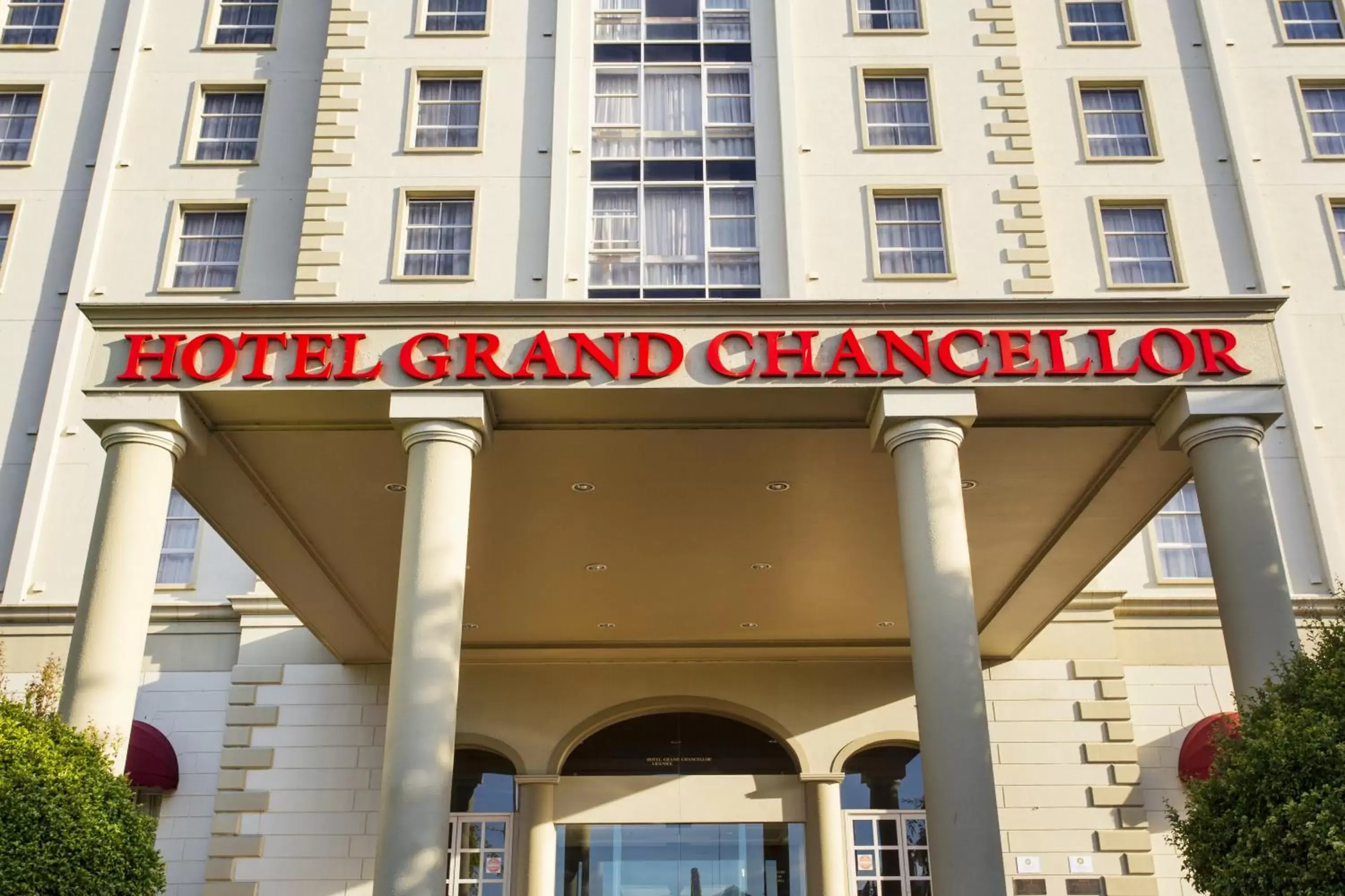Facade/entrance in Hotel Grand Chancellor Launceston