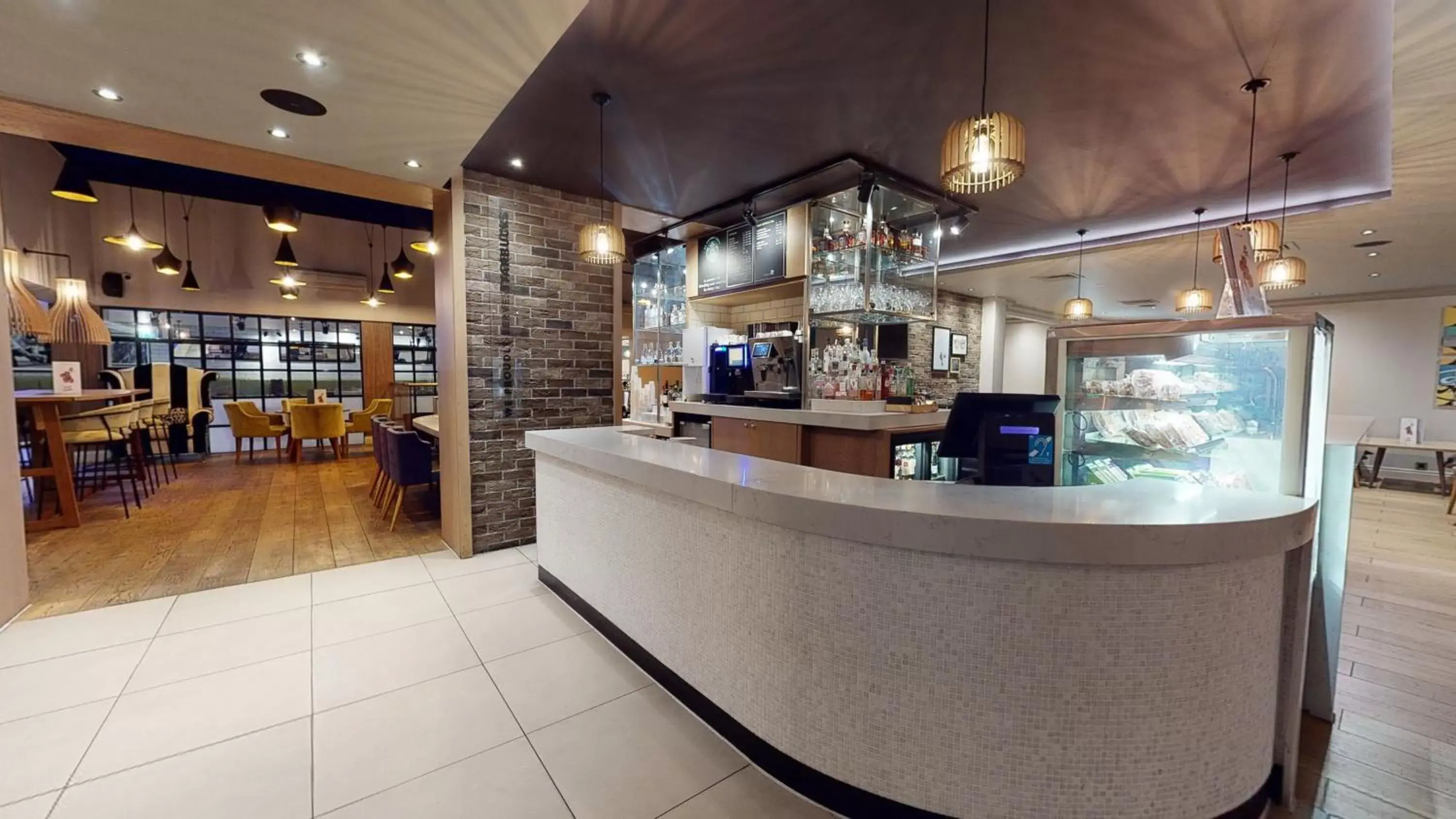 Lounge or bar, Lobby/Reception in Holiday Inn Brentwood, an IHG Hotel