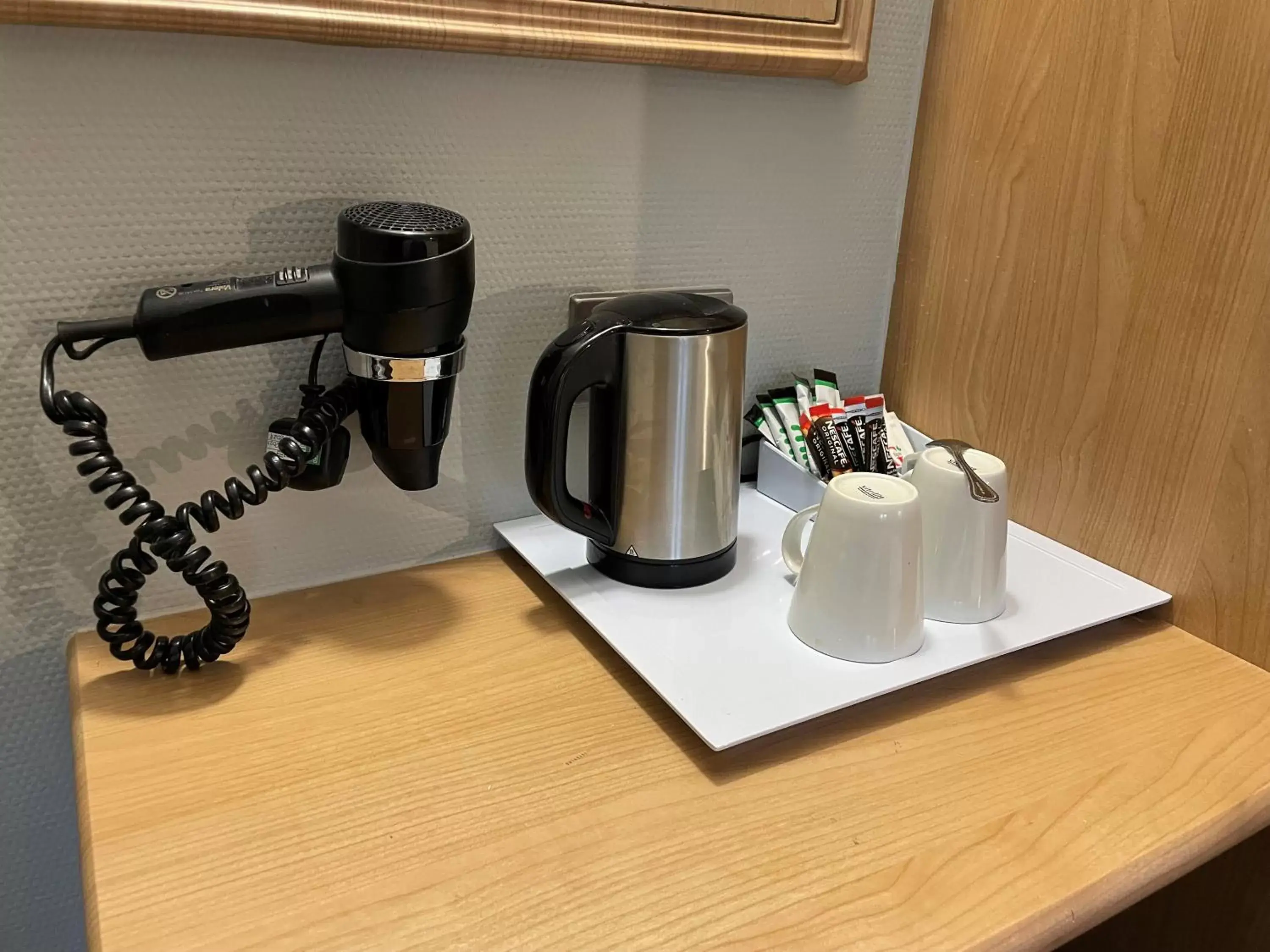 Coffee/tea facilities in The George Hotel