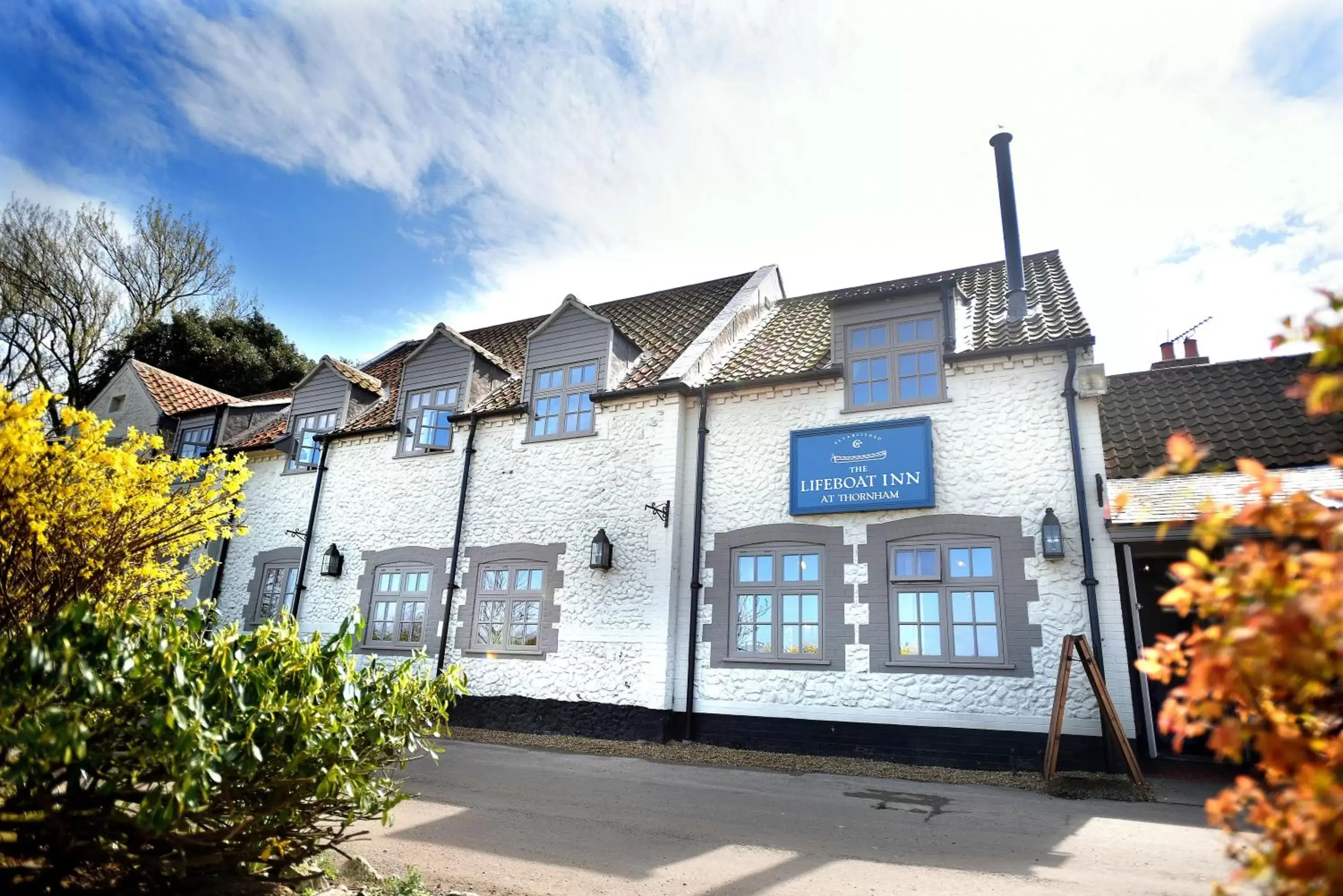 Facade/entrance, Property Building in The Lifeboat Inn