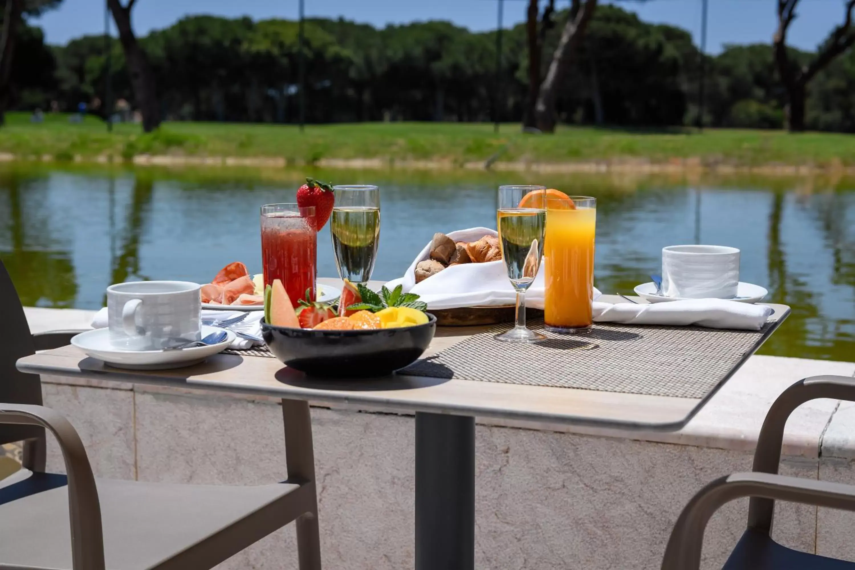 Food and drinks in Pestana Vila Sol Golf & Resort Hotel