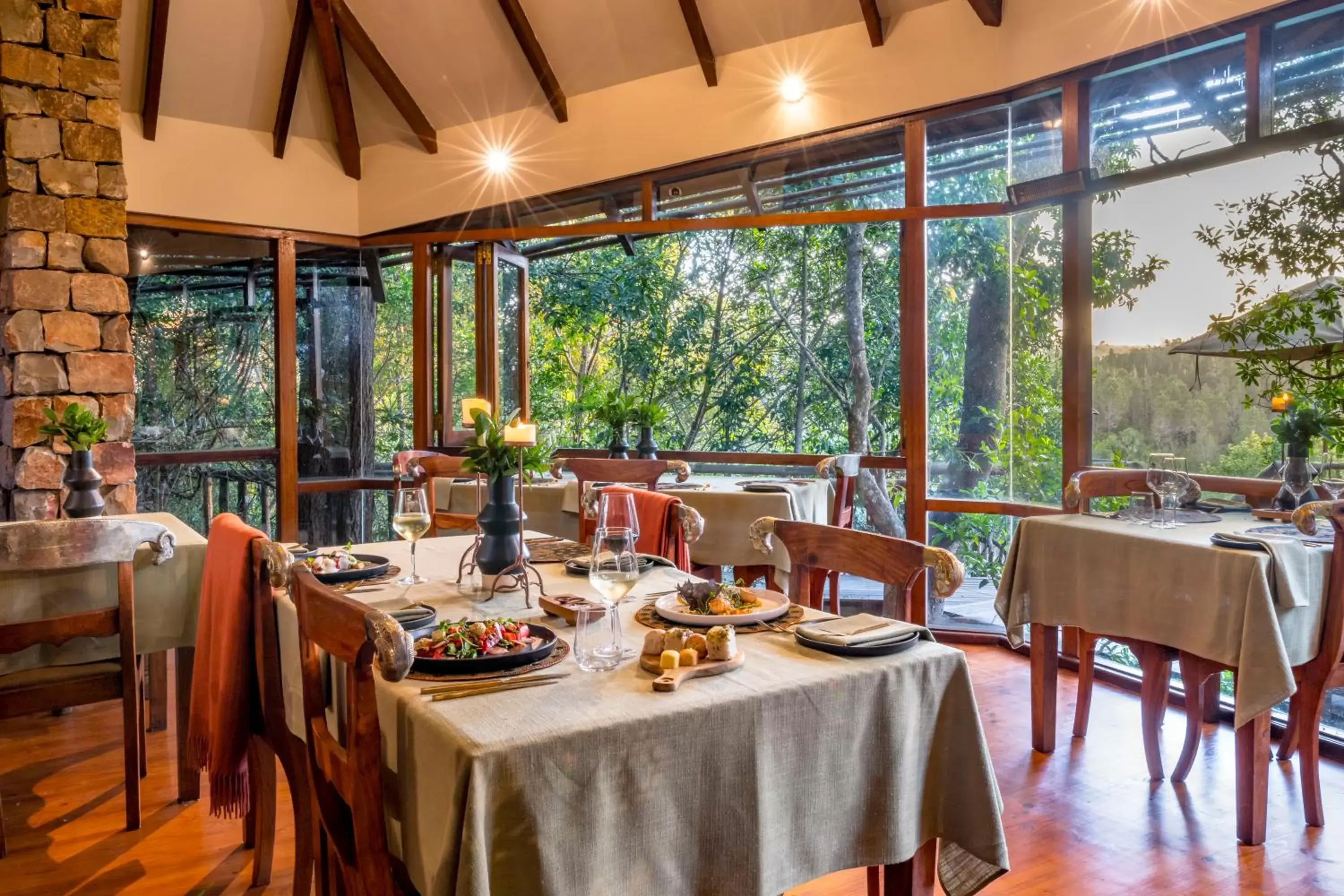 Dining area, Restaurant/Places to Eat in Tsala Treetop Lodge