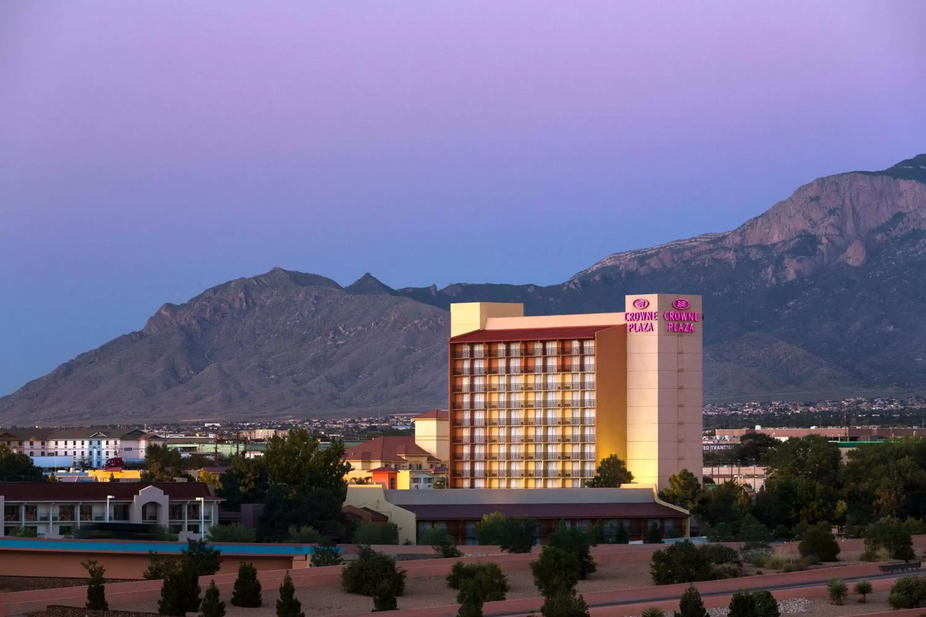 Property building, Mountain View in Crowne Plaza Albuquerque