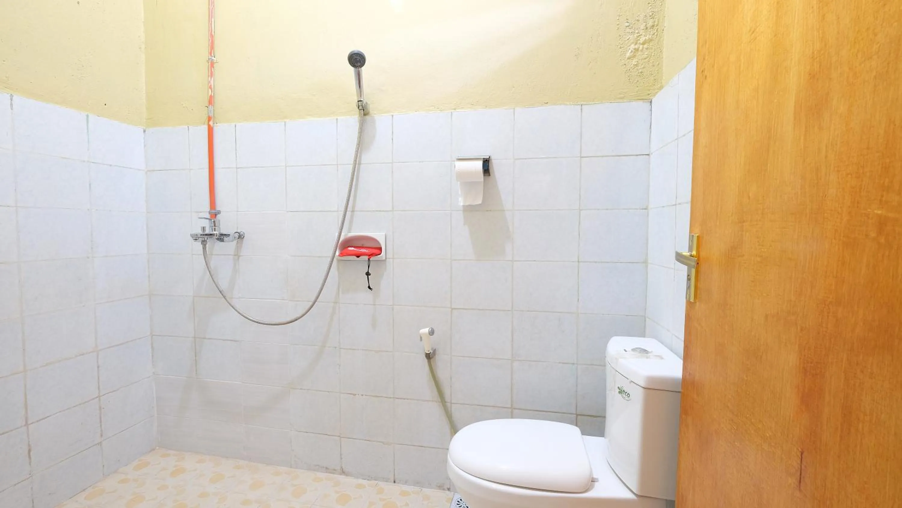 RedDoorz near Mangrove Forest Kupang