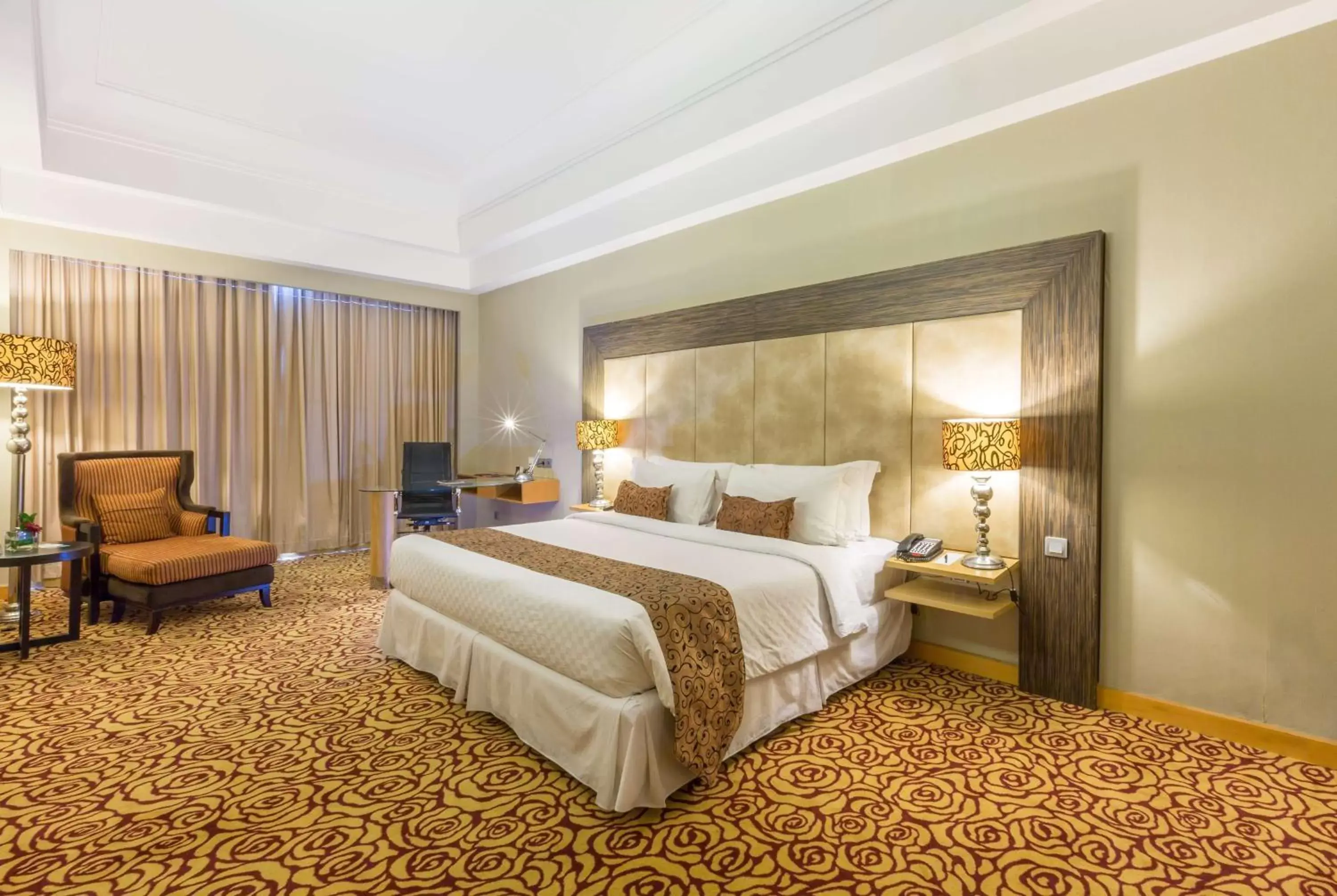 Photo of the whole room, Bed in Wyndham Surabaya