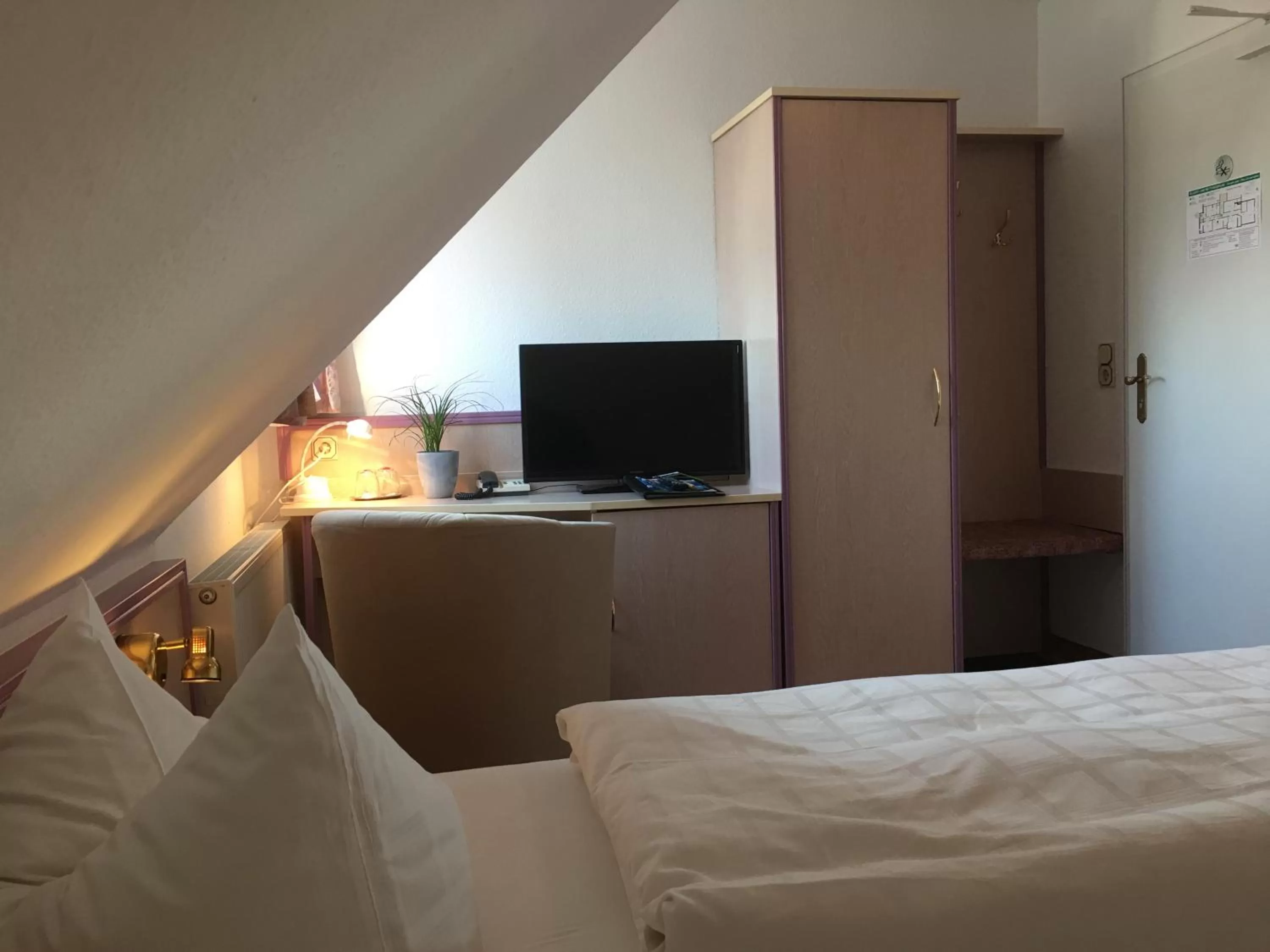 Photo of the whole room, Bed in Hotel & Restaurant Park Cafe ISA