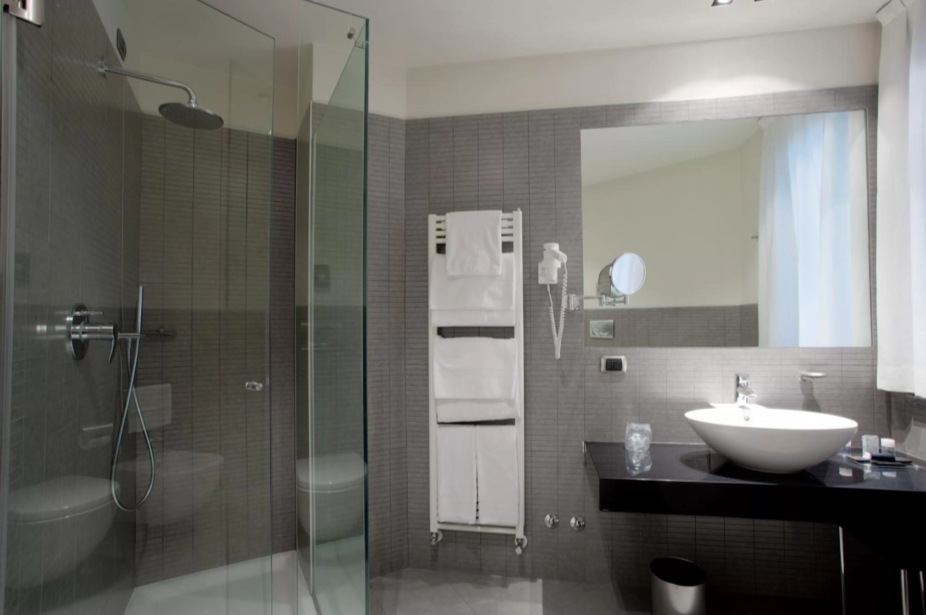 Bathroom in Hotel Ovest