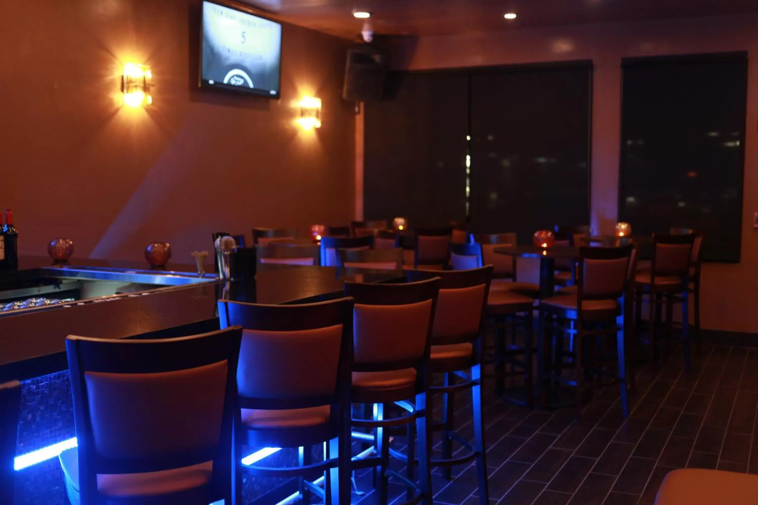 Restaurant/places to eat, Lounge/Bar in Travelers Inn Manteca