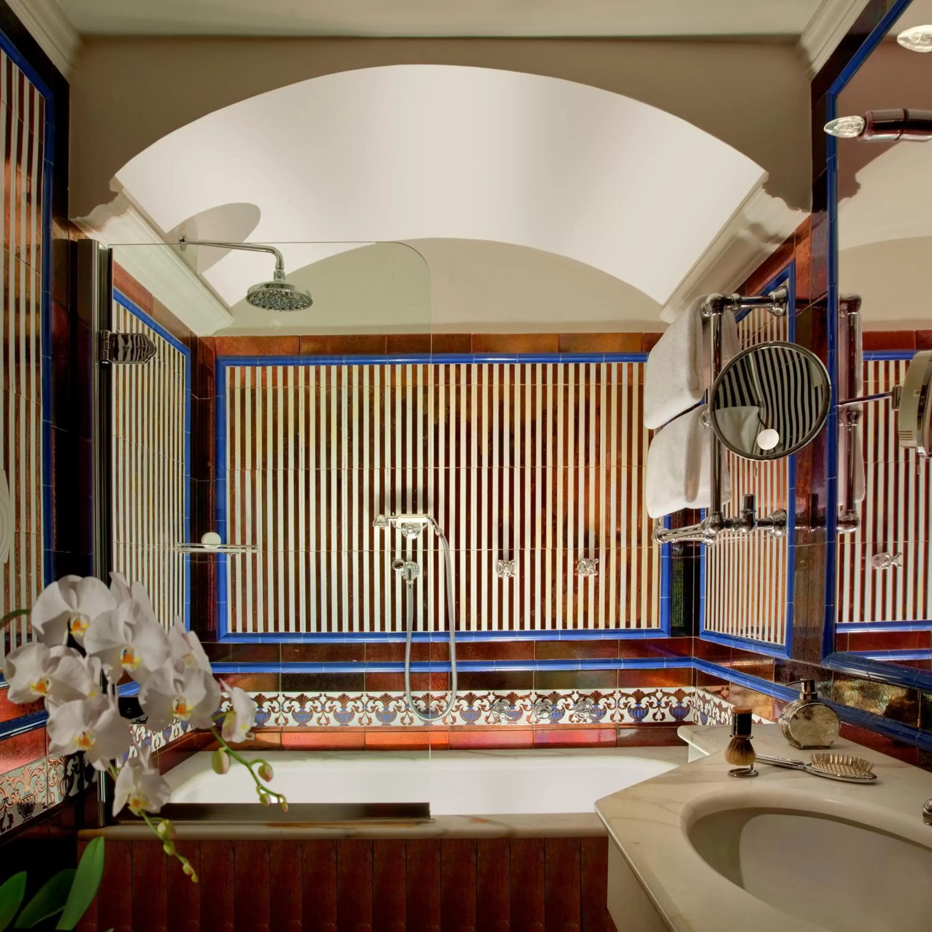 Bathroom in Bio Hotel Raphael - Relais & Châteaux