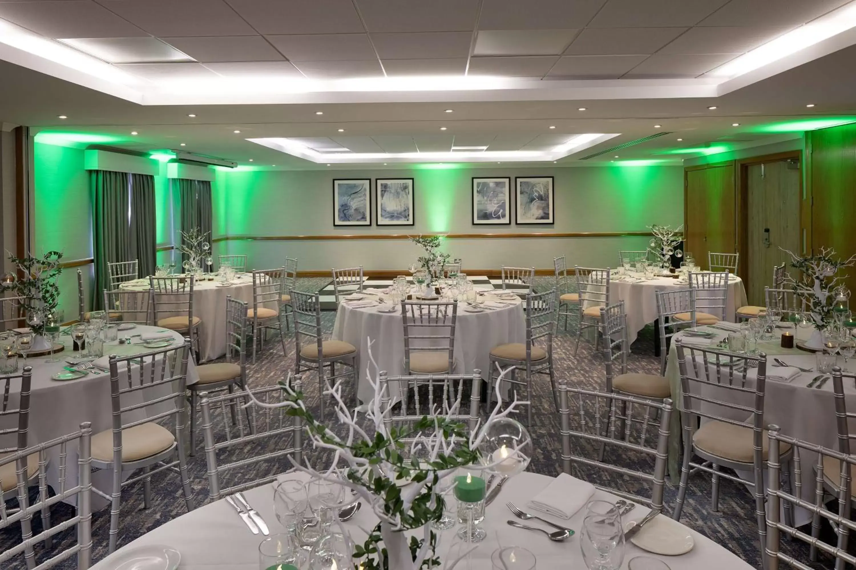 Meeting/conference room, Restaurant/Places to Eat in Hilton Cobham