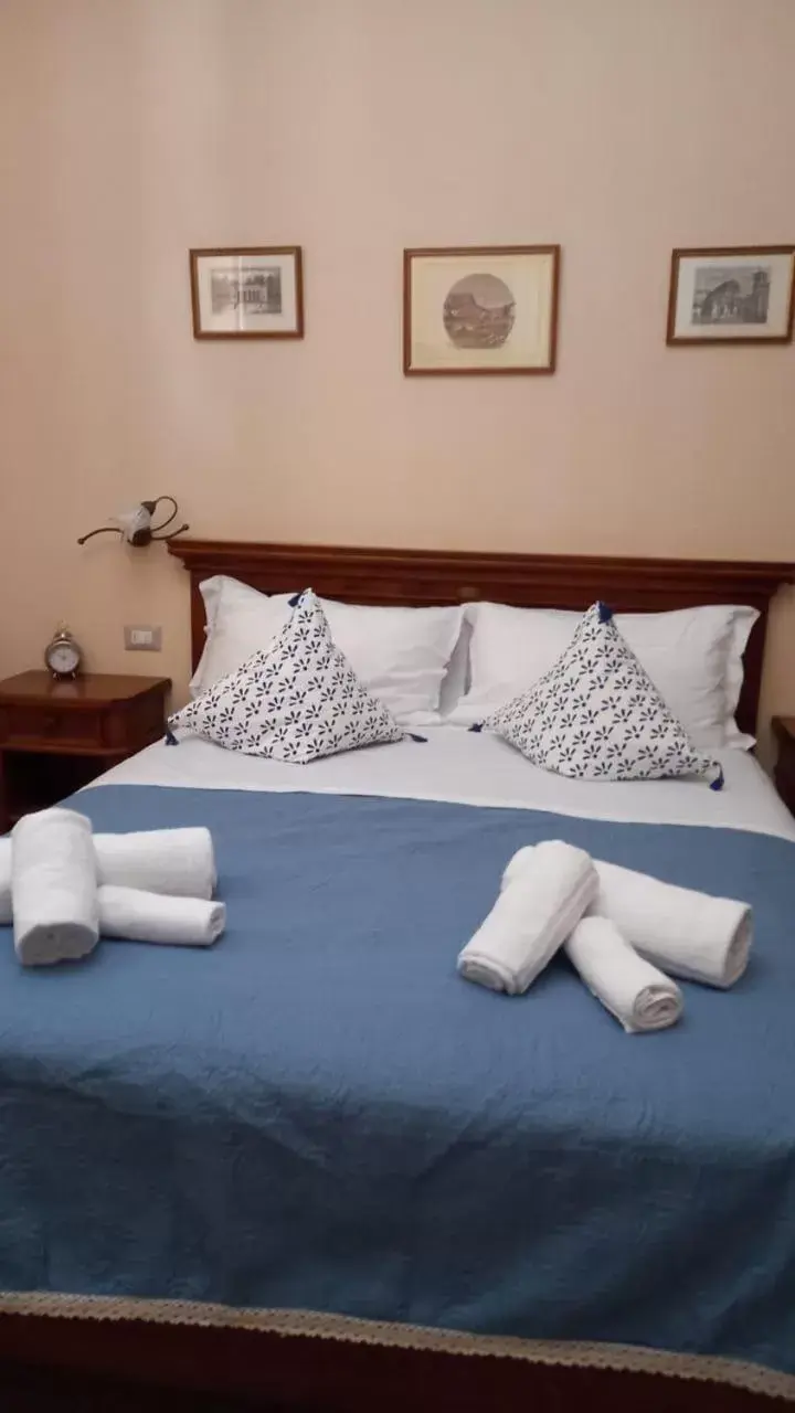 Bed in BnB Villa Melany vicino Centro